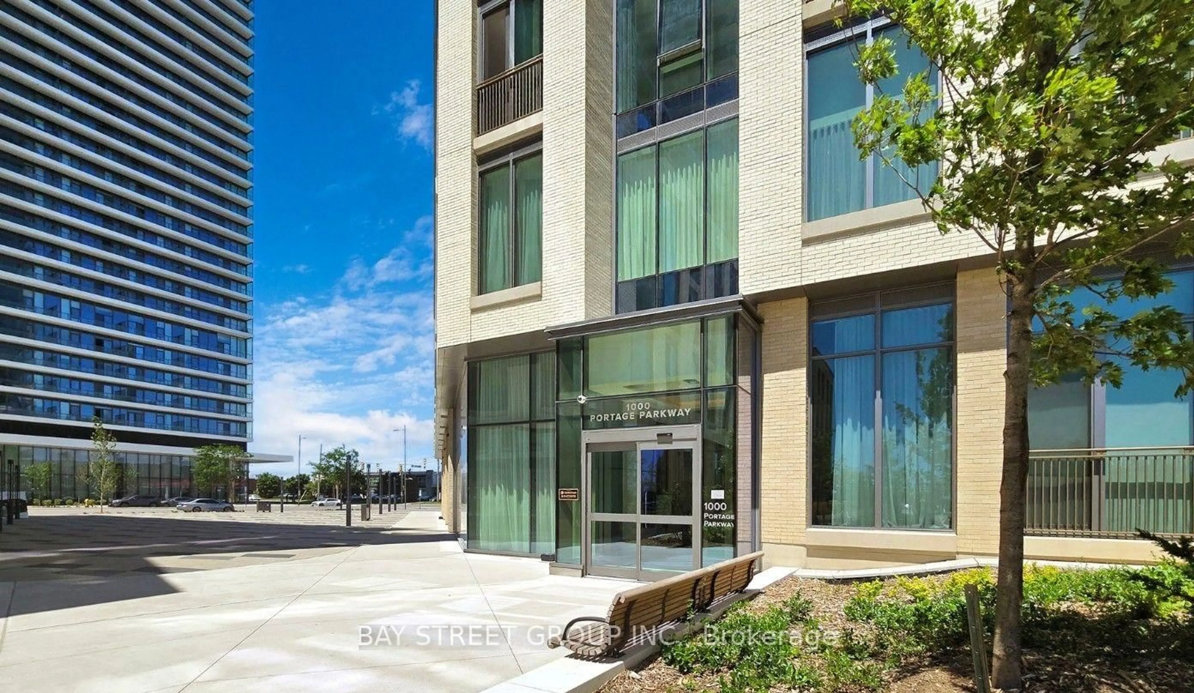 Indoor foyer for 1000 Portage Pkwy #3109, Vaughan Ontario L4K 0L1