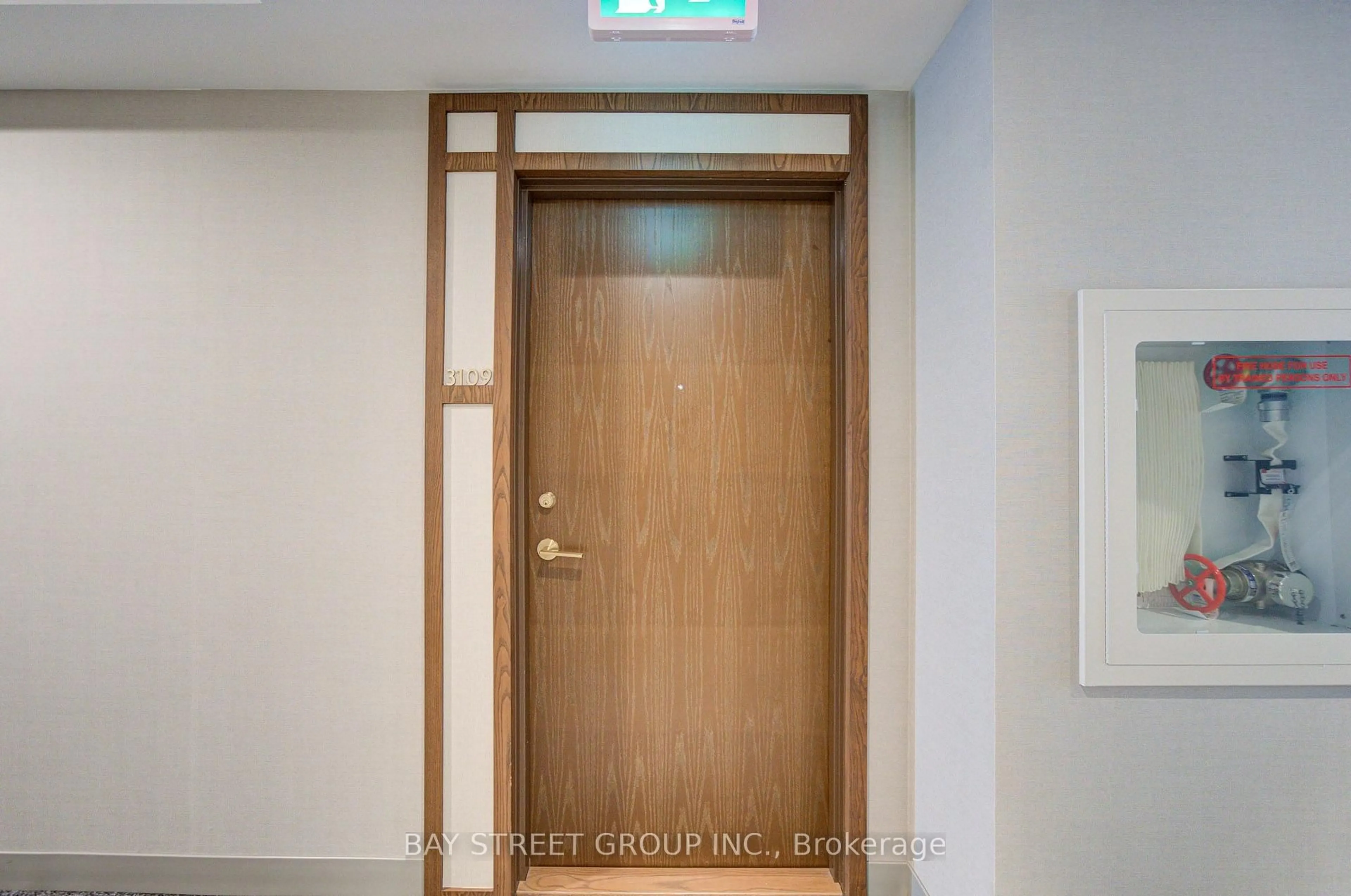 Indoor foyer for 1000 Portage Pkwy #3109, Vaughan Ontario L4K 0L1