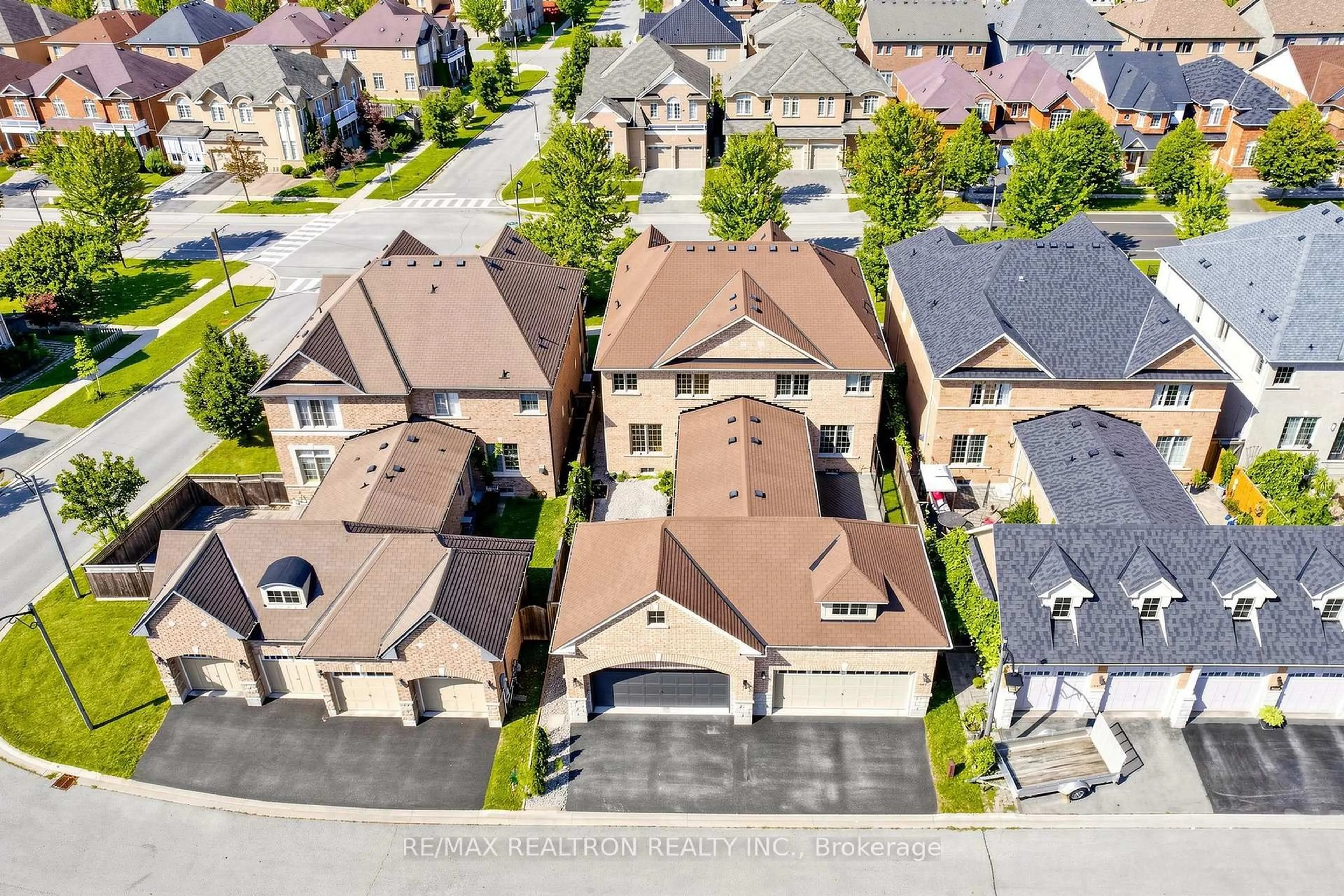 A pic from outside/outdoor area/front of a property/back of a property/a pic from drone, street for 343 Mingay Ave, Markham Ontario L6E 0L4
