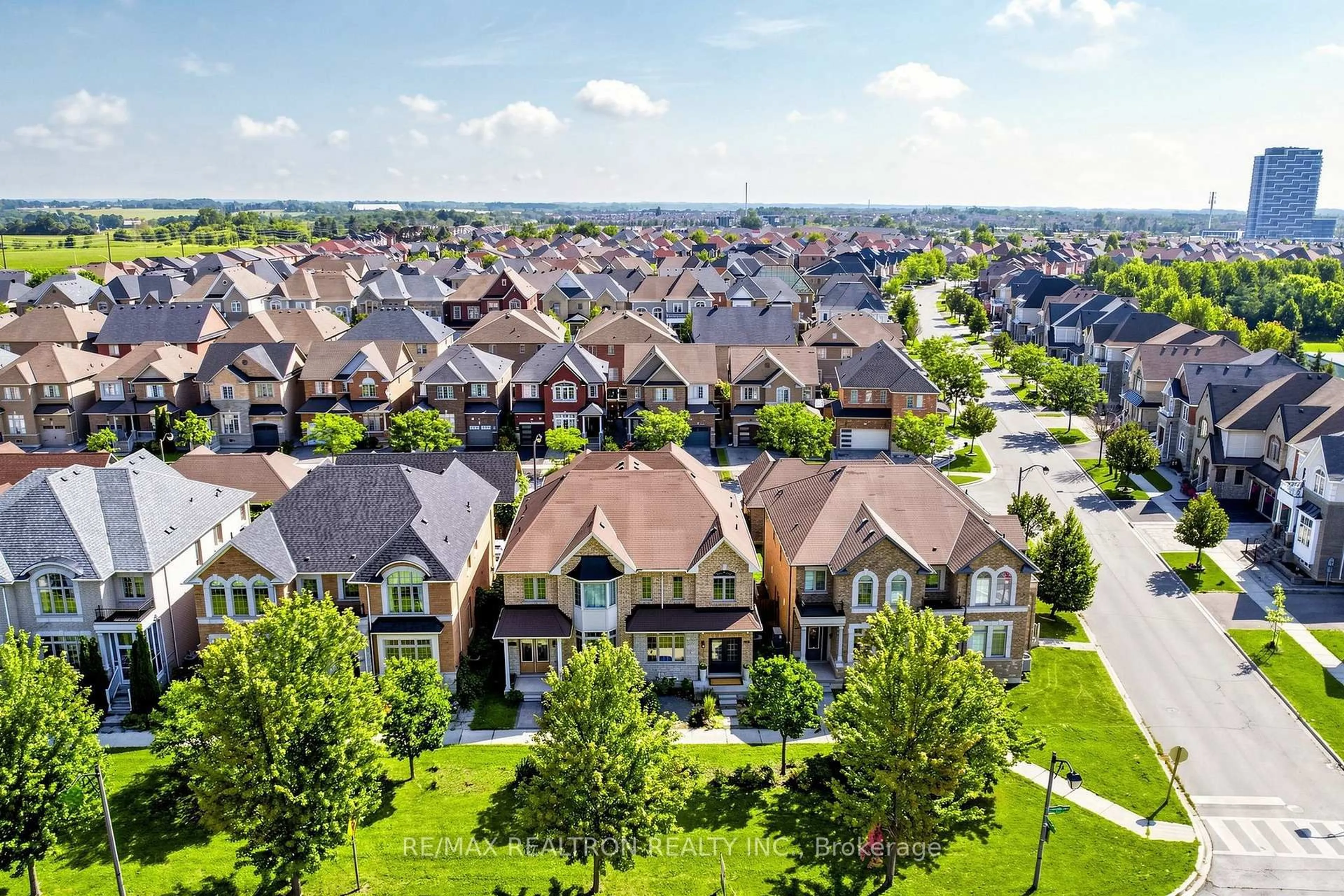A pic from outside/outdoor area/front of a property/back of a property/a pic from drone, street for 343 Mingay Ave, Markham Ontario L6E 0L4