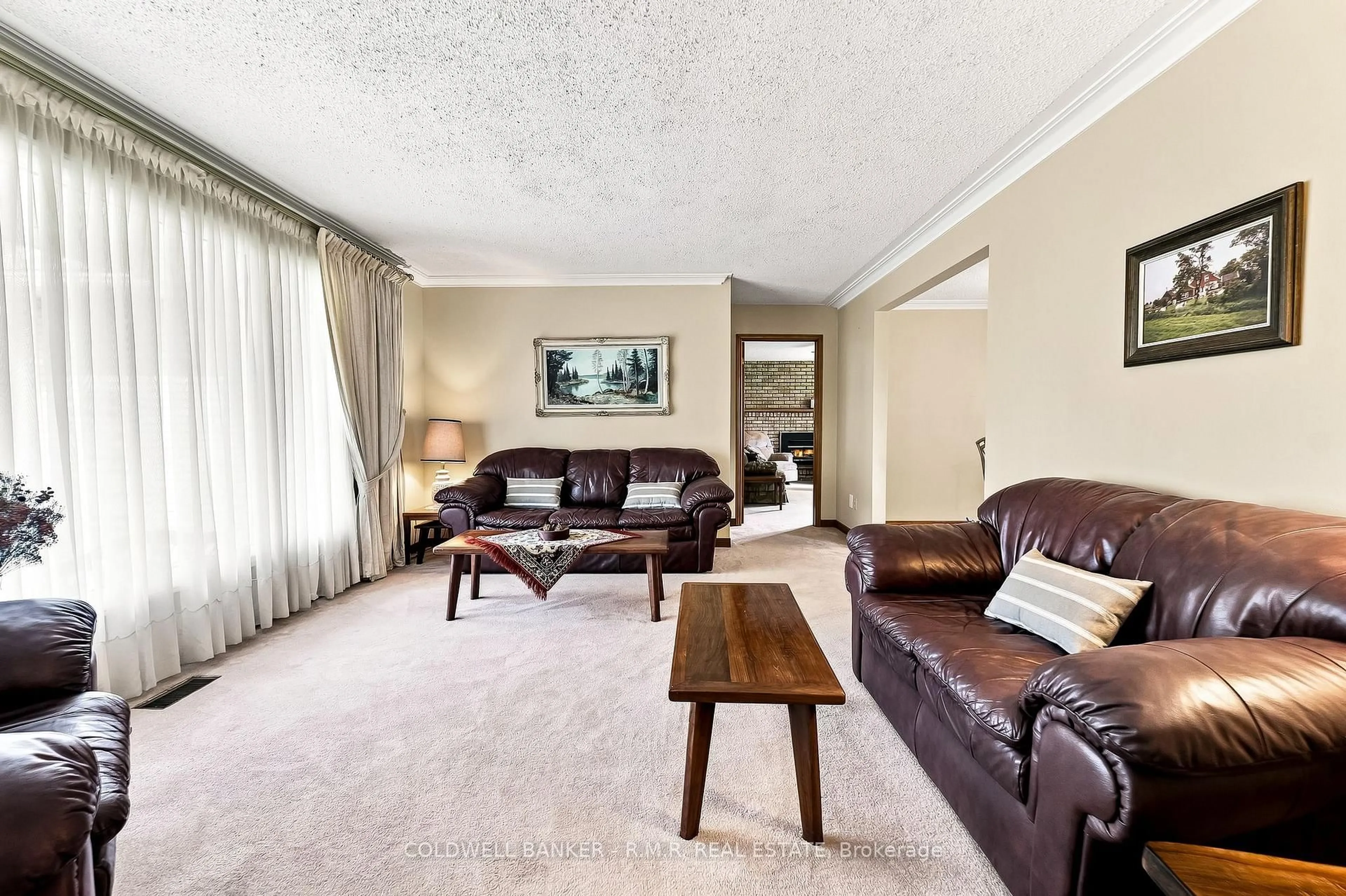 Living room with furniture, carpet floor for 7901 Concession 6th Concession, Uxbridge Ontario L9P 1R2