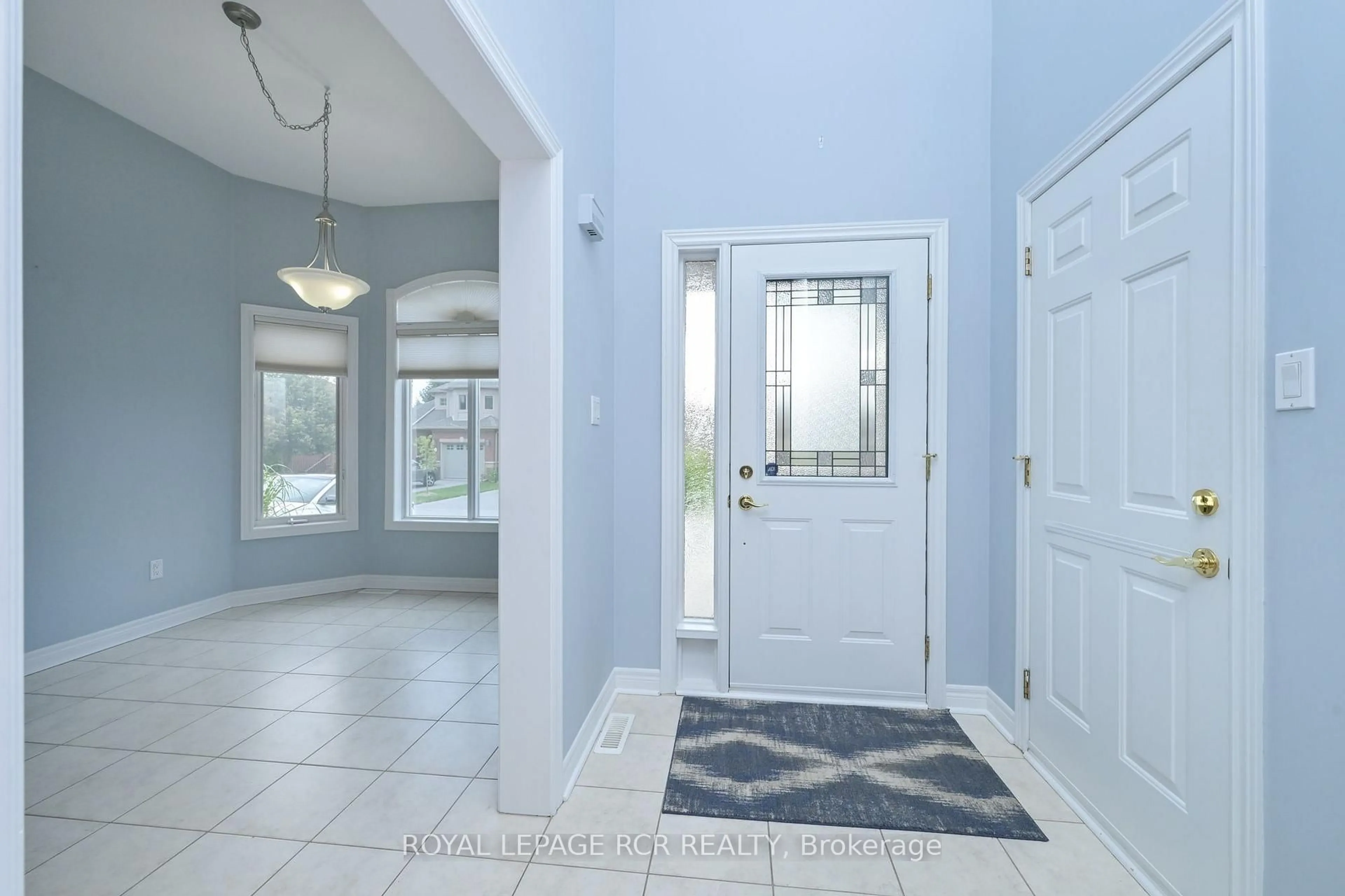 Indoor entryway for 6 Artisan Lane, New Tecumseth Ontario L9R 2G1
