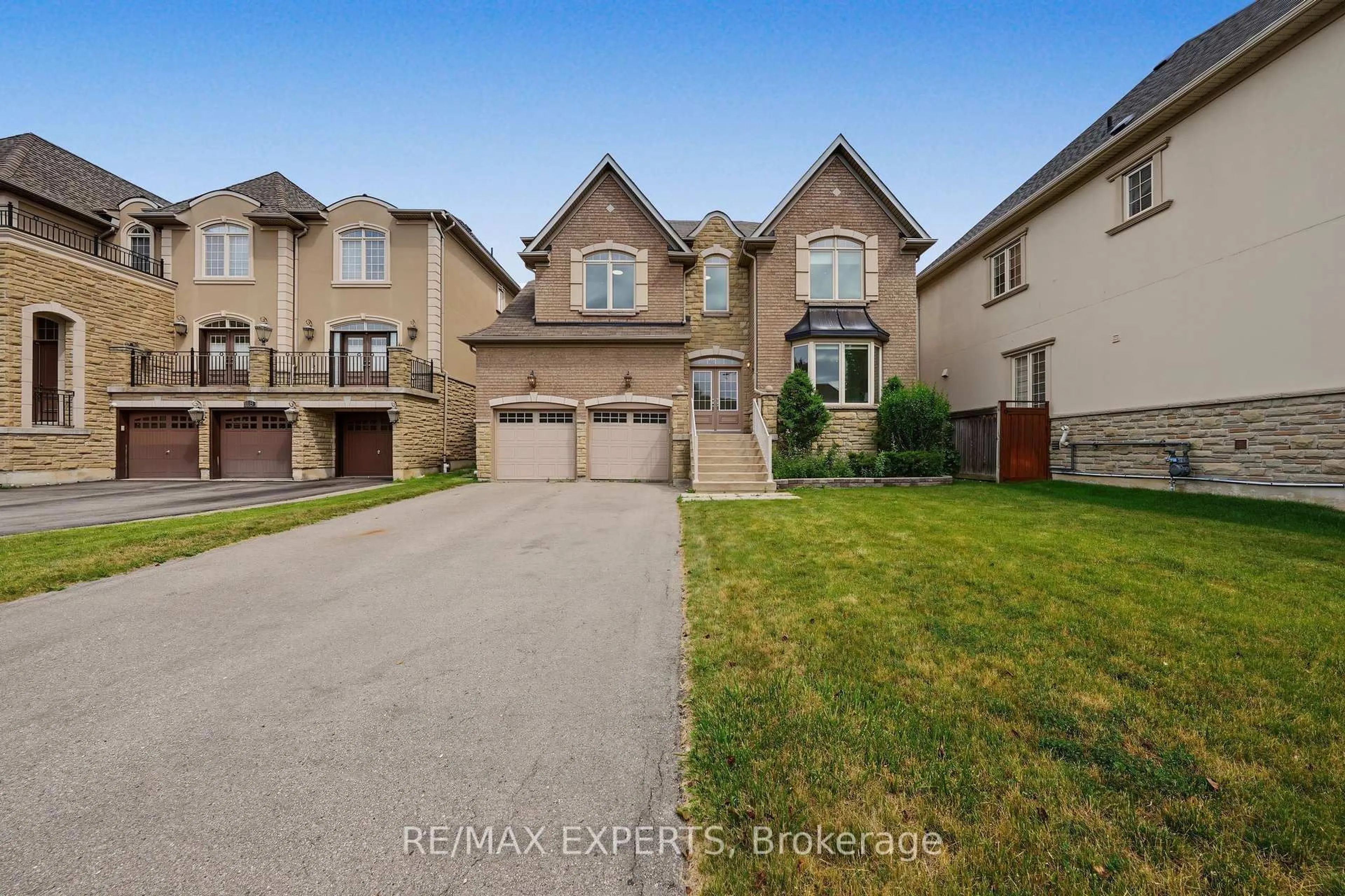 A pic from outside/outdoor area/front of a property/back of a property/a pic from drone, street for 12 Sweet Valerie Crt, Vaughan Ontario L6A 0C6