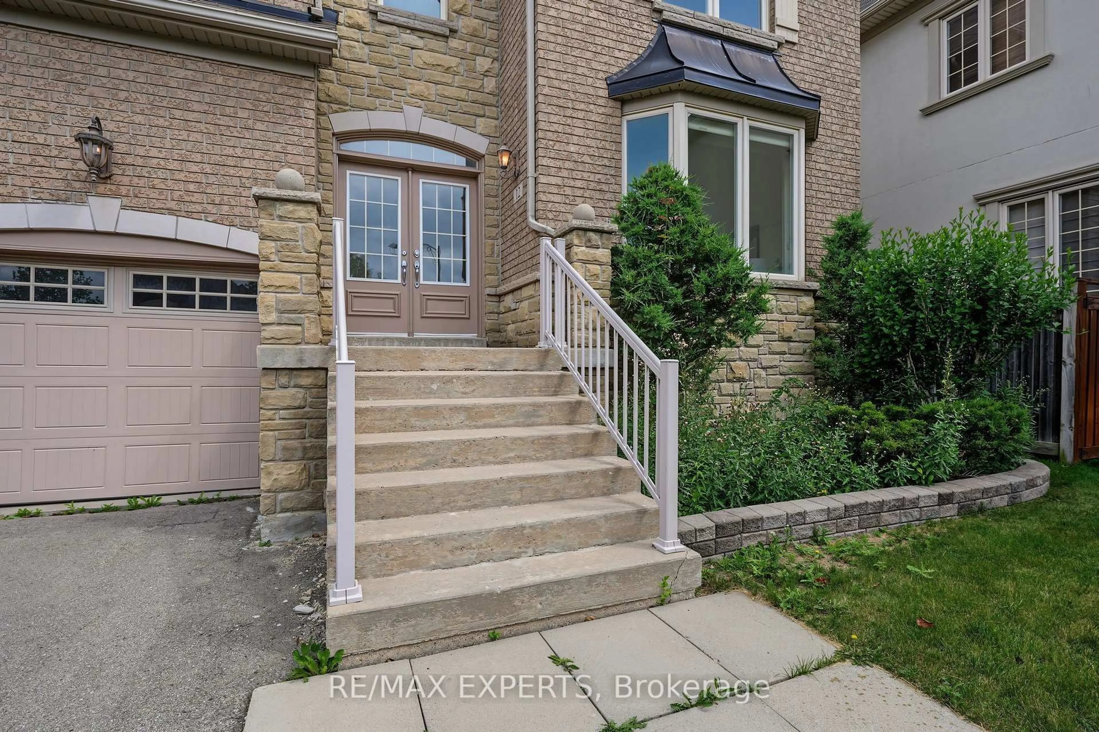 Stairs for 12 Sweet Valerie Crt, Vaughan Ontario L6A 0C6