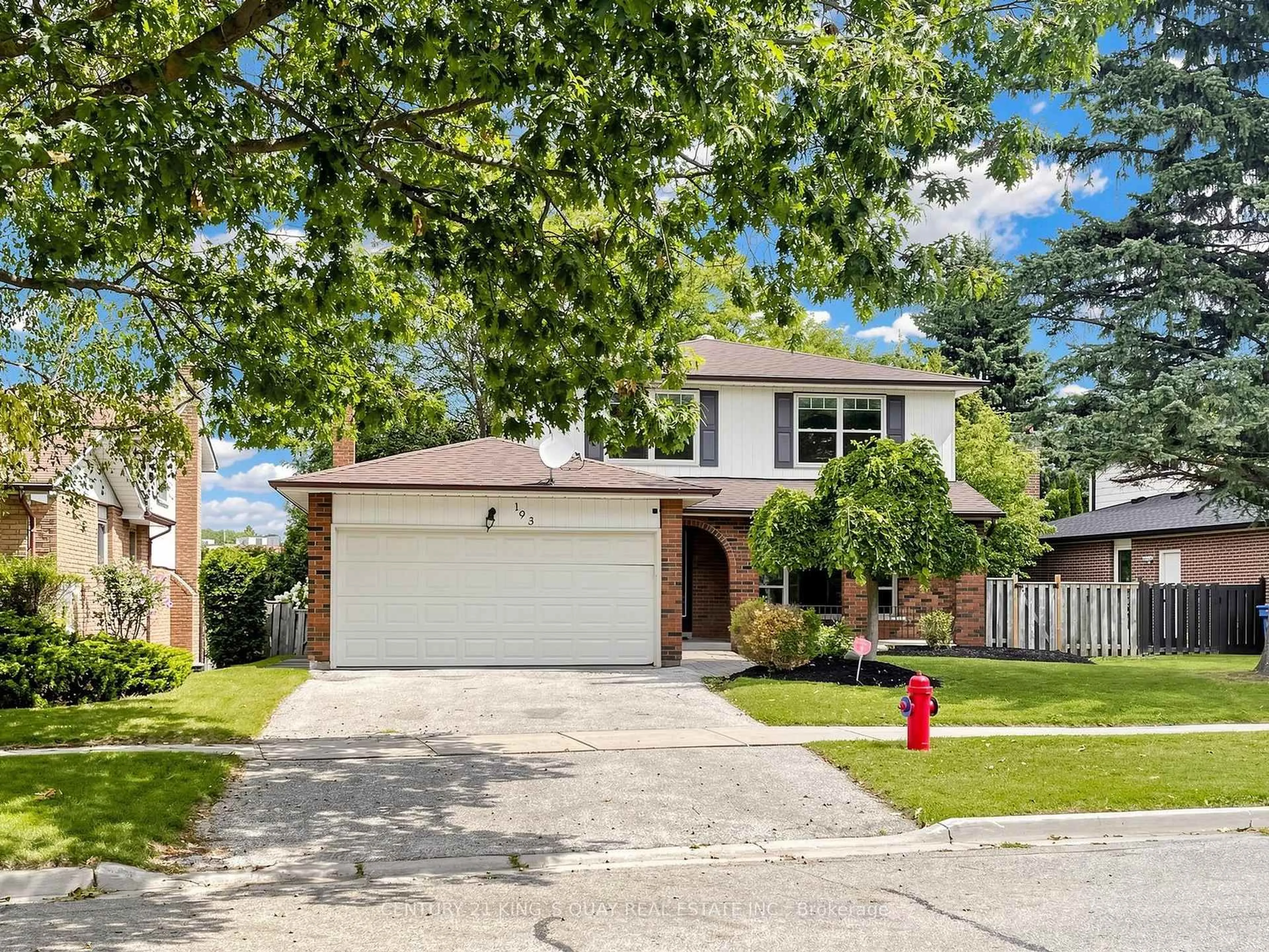Home with vinyl exterior material, street for 193 Alexander Rd, Newmarket Ontario L3Y 5N6