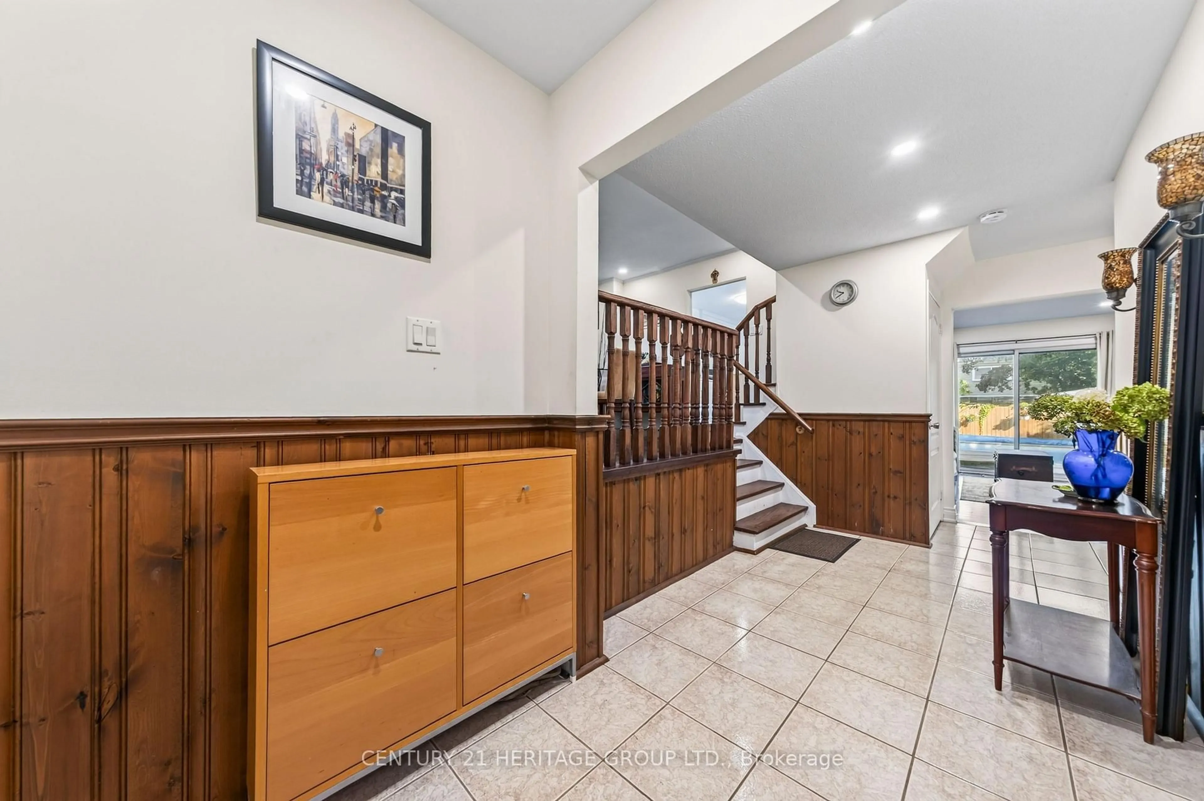 Indoor foyer for 38 Kitsilano Cres, Richmond Hill Ontario L4C 5A5