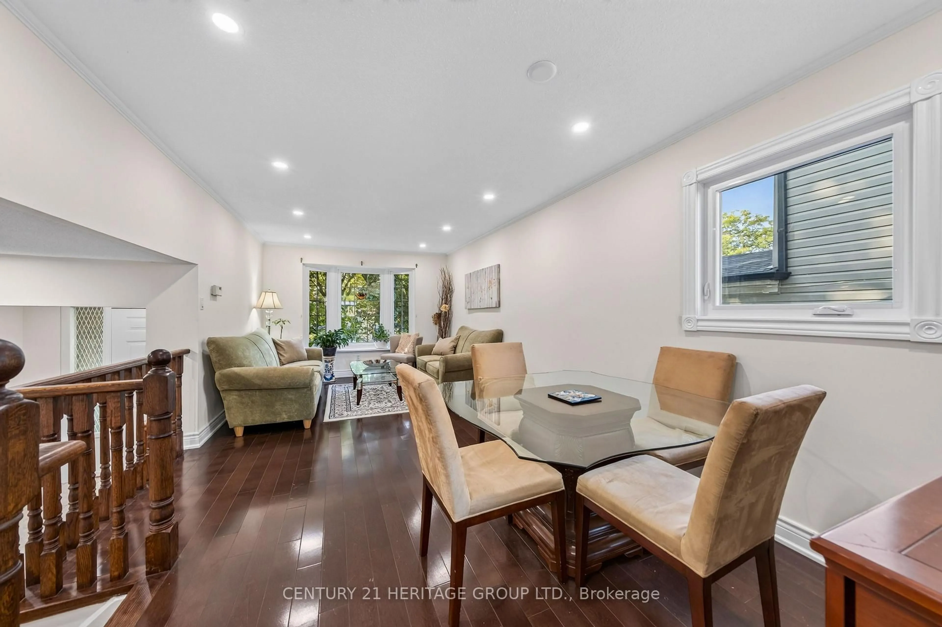 Living room with furniture, unknown for 38 Kitsilano Cres, Richmond Hill Ontario L4C 5A5