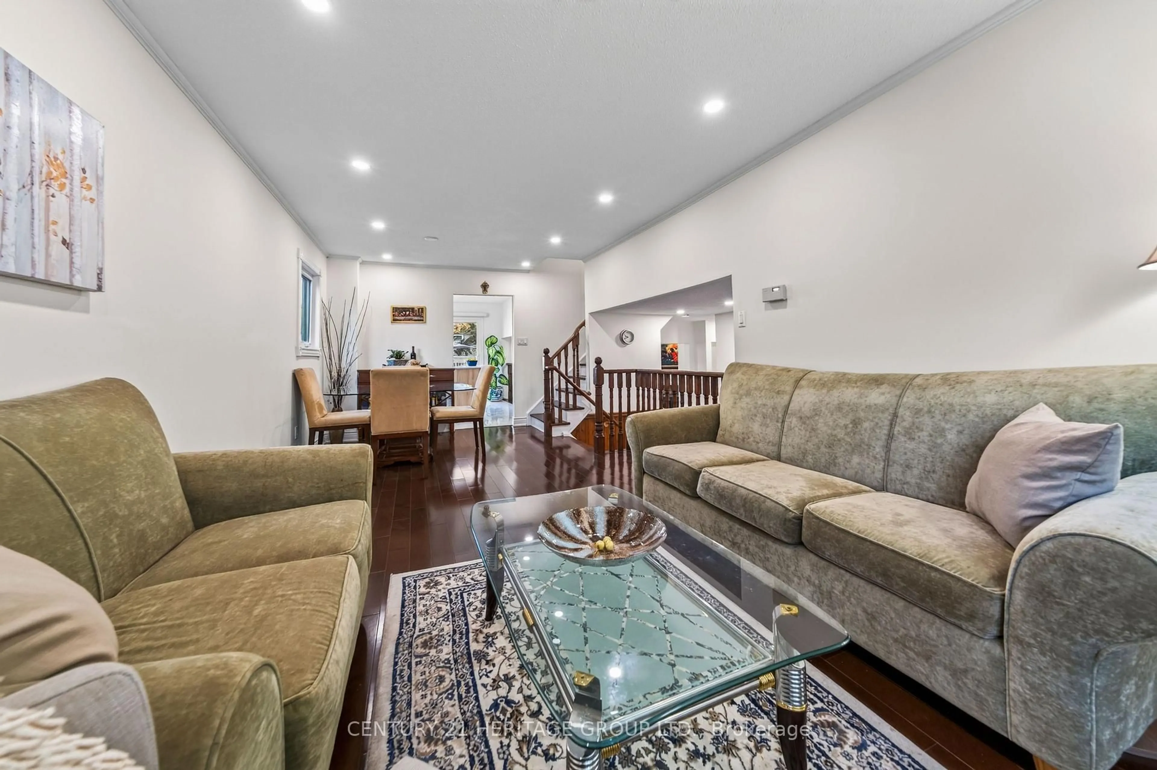 Living room with furniture, unknown for 38 Kitsilano Cres, Richmond Hill Ontario L4C 5A5