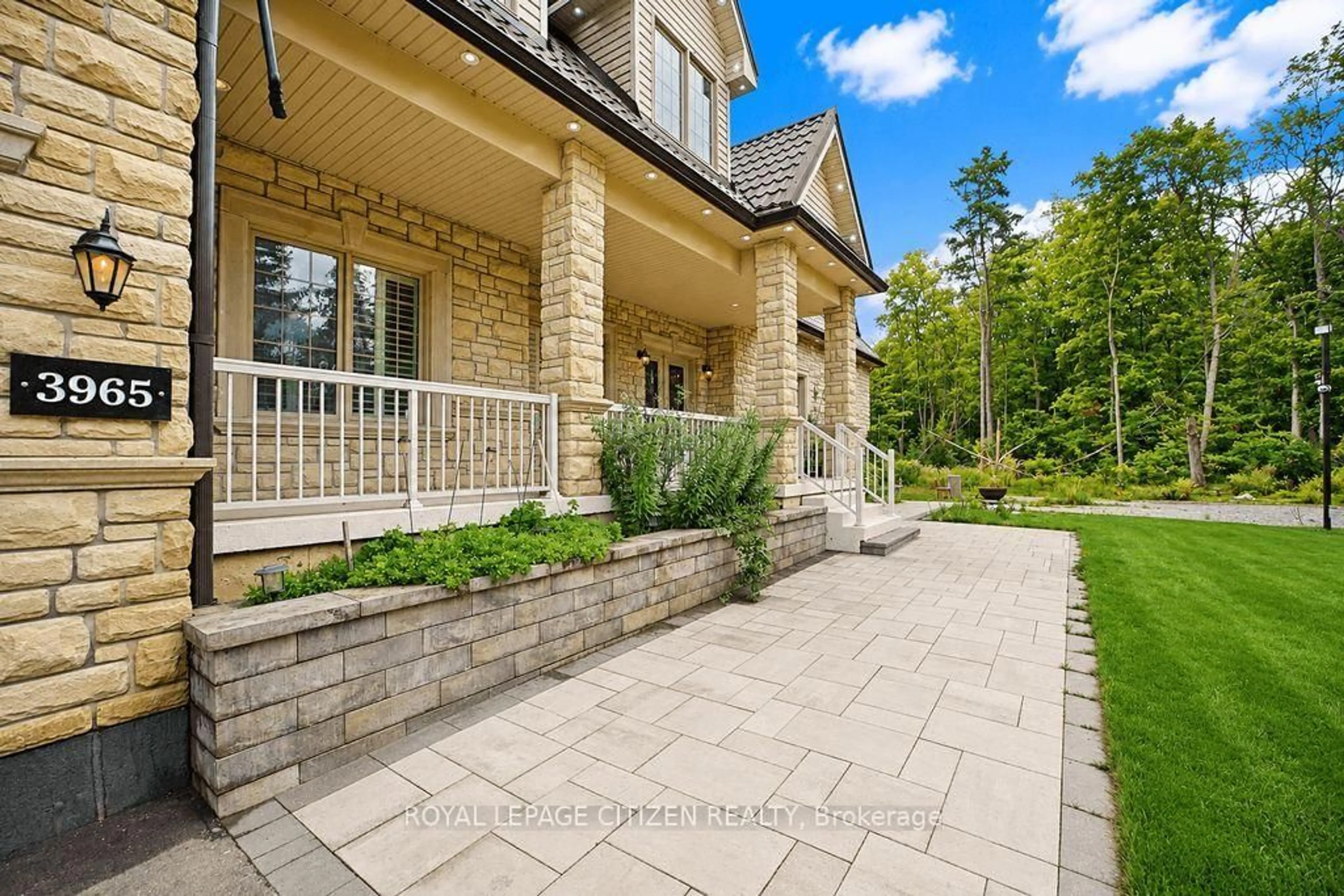 Patio, street for 3965 Algoma Ave, Innisfil Ontario L9S 2M1