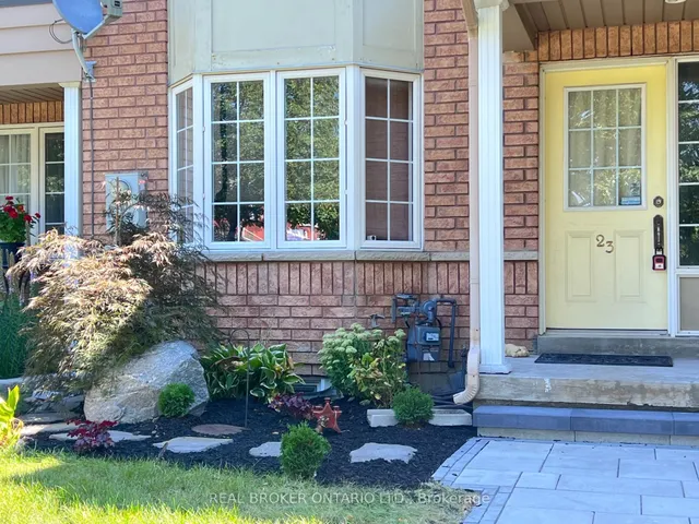 23 Piera Gdns, Markham 2