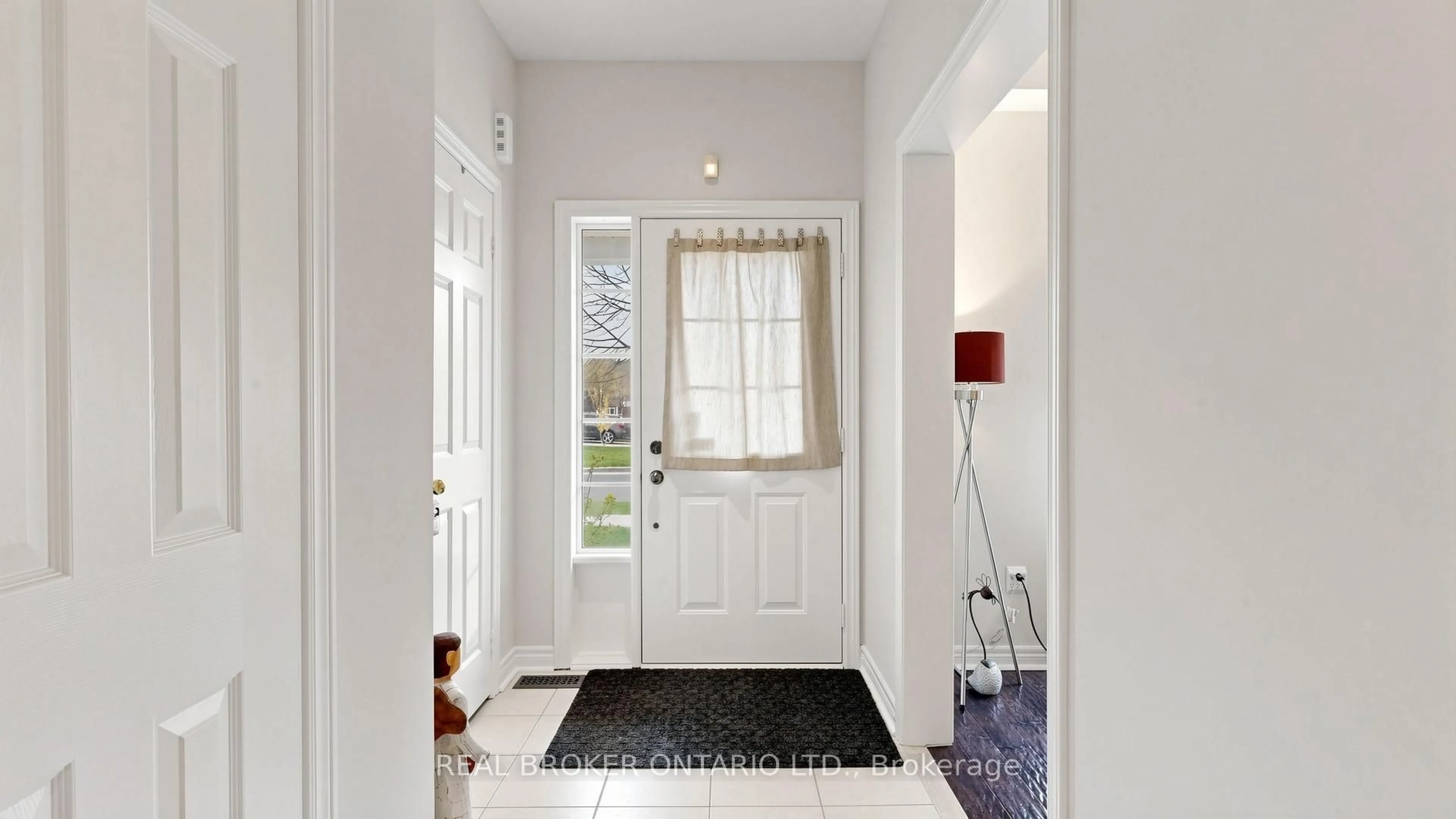 Indoor entryway for 23 Piera Gdns, Markham Ontario L3R 5G8