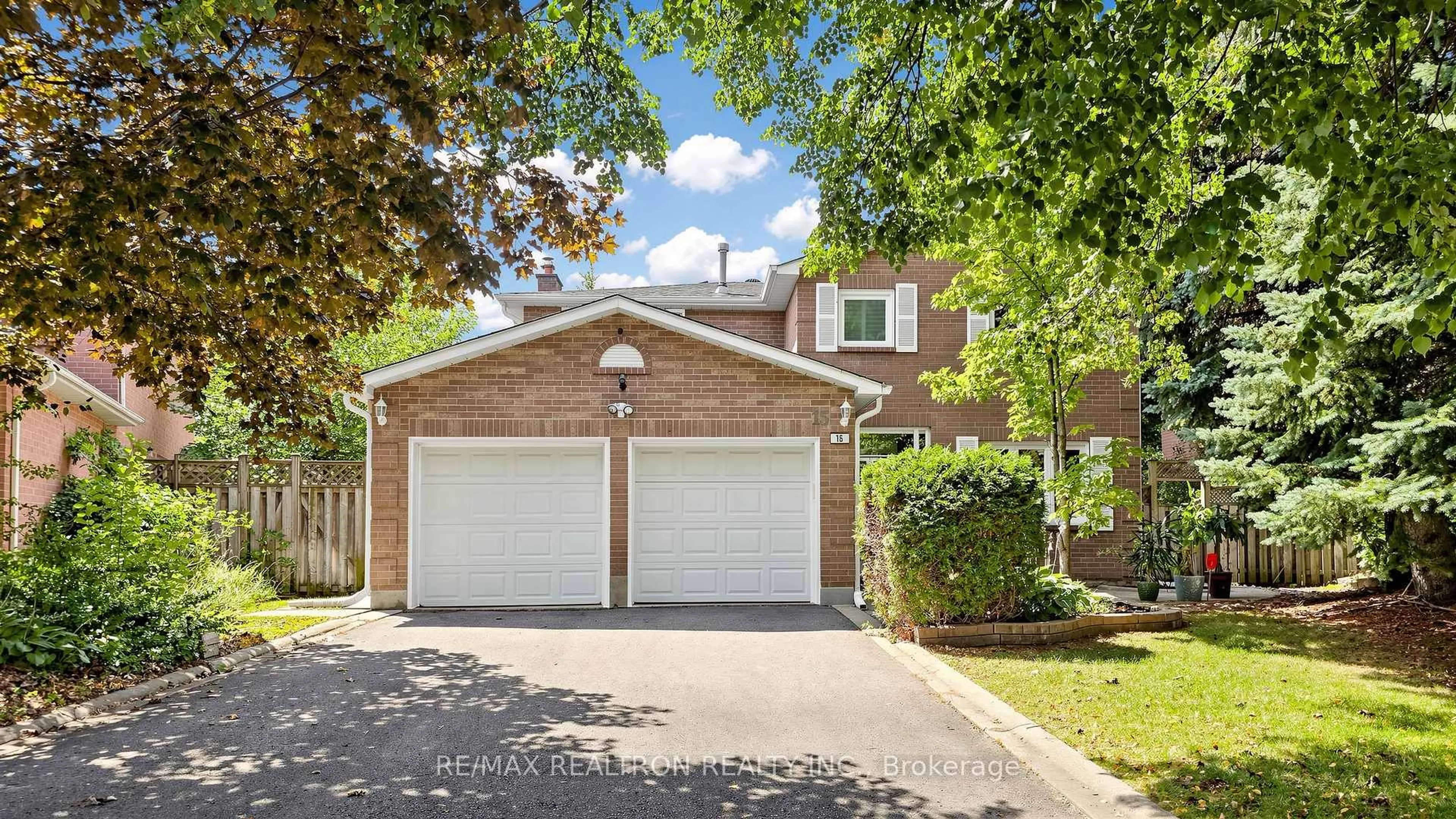 Home with brick exterior material, street for 15 Rainey Crt, Richmond Hill Ontario L4C 9L4