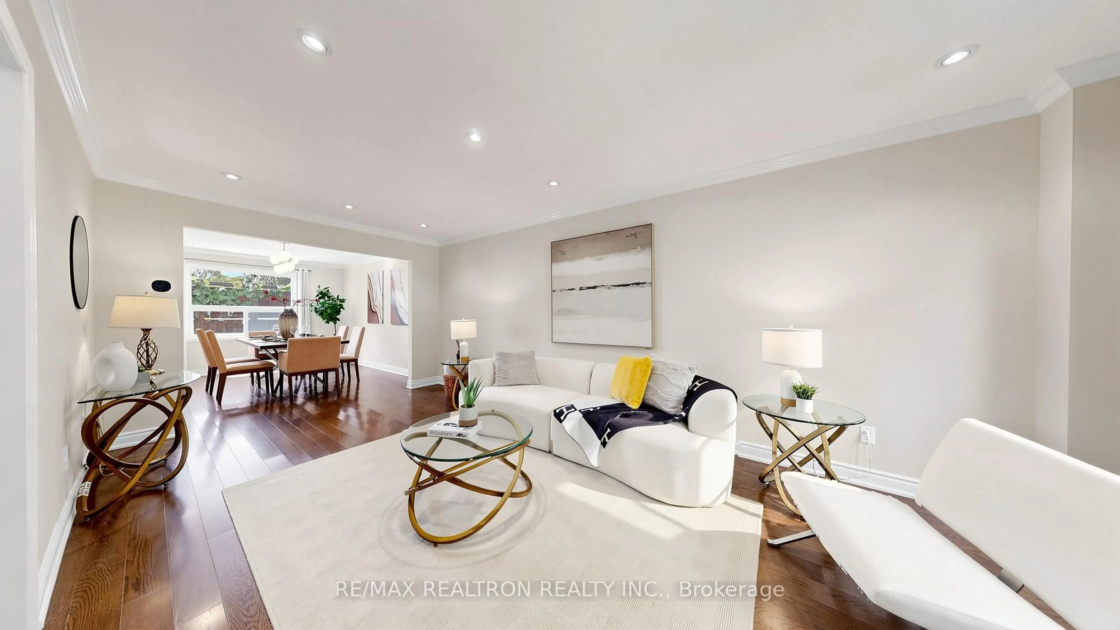 Living room with furniture, wood/laminate floor for 15 Rainey Crt, Richmond Hill Ontario L4C 9L4