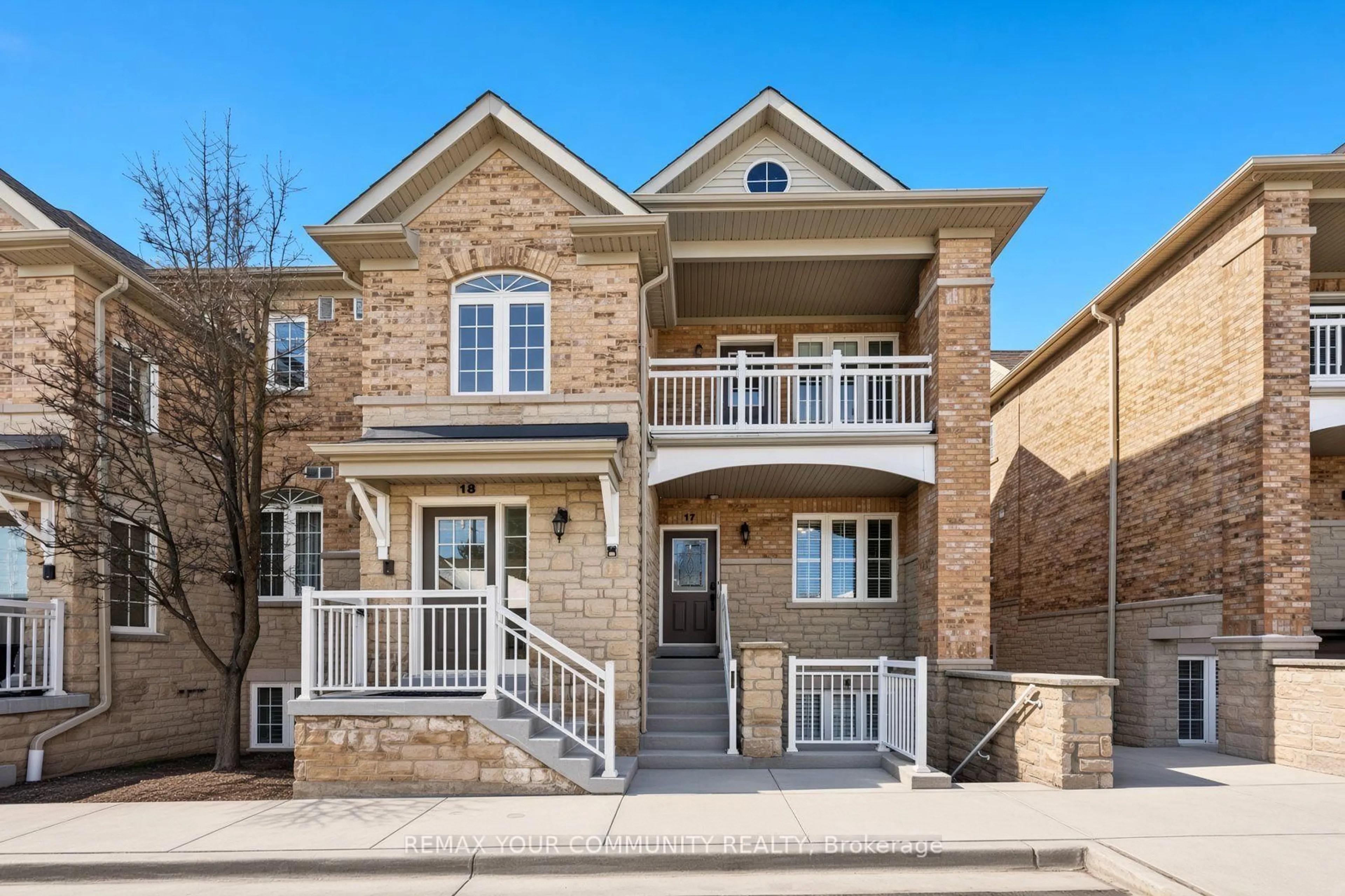 Home with brick exterior material, street for 520 Silken Laumann Dr #17, Newmarket Ontario L3X 2S7