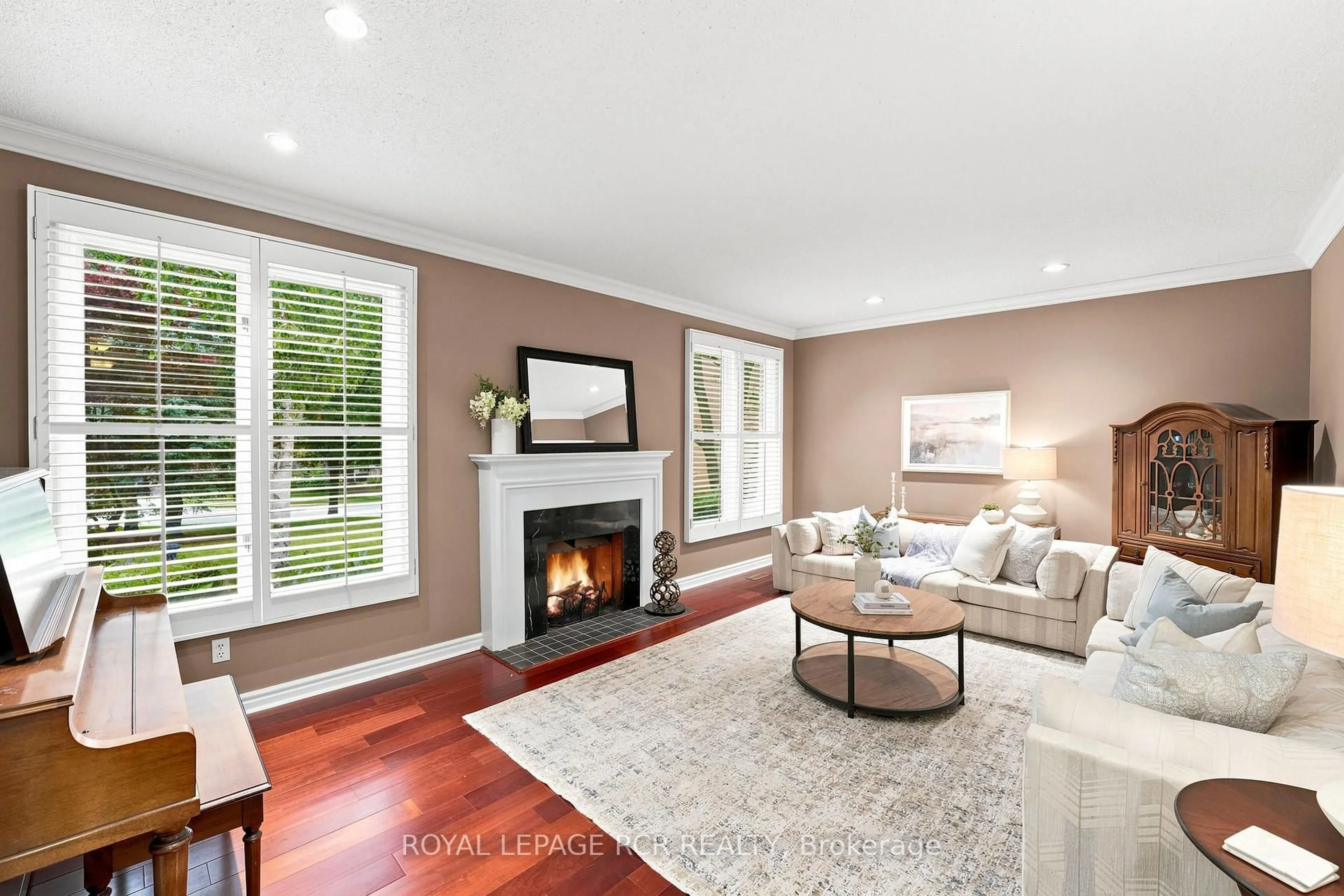Living room with furniture, unknown for 107 Windham Tr, Aurora Ontario L4G 5L6