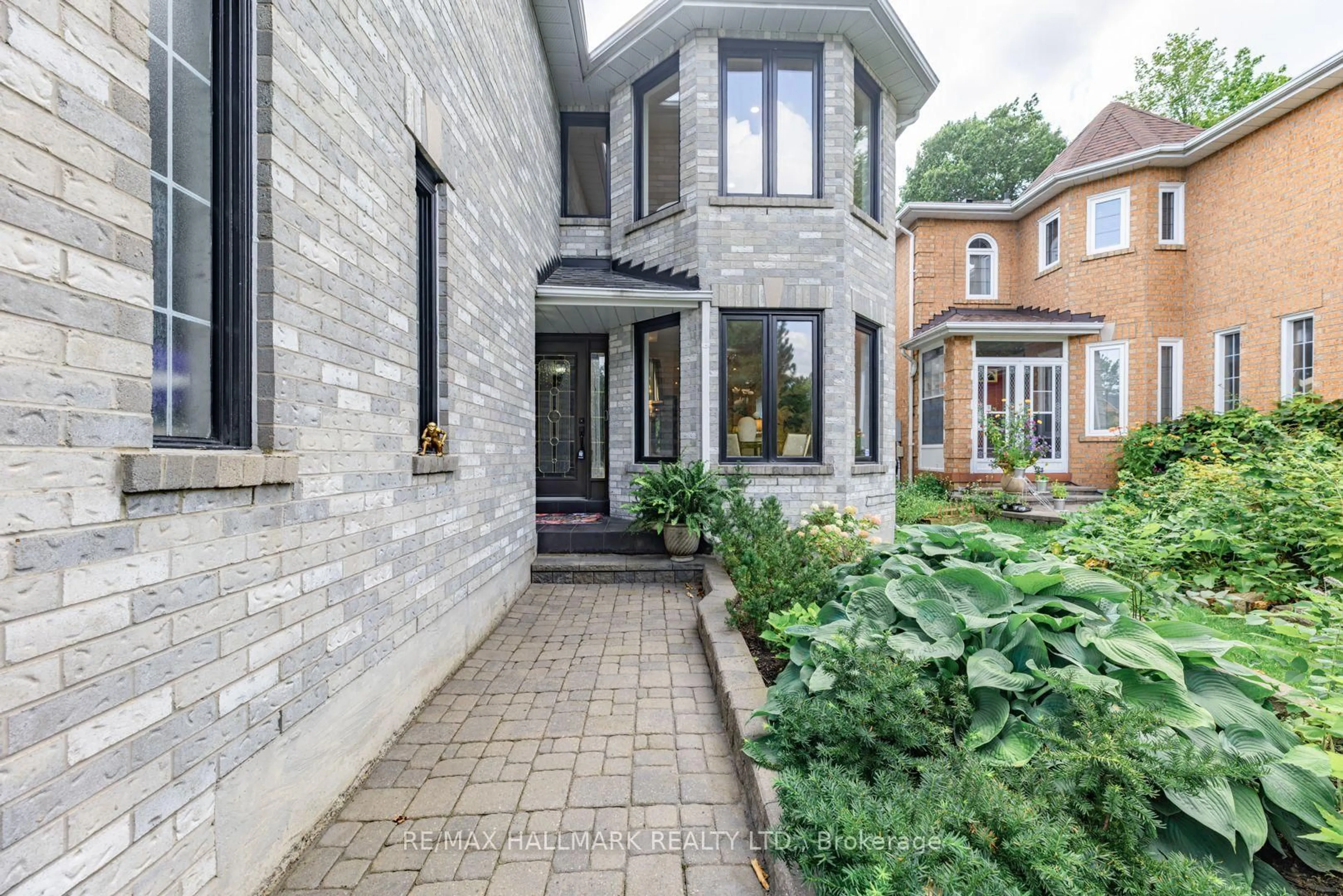 Home with brick exterior material, street for 106 Larratt Lane, Richmond Hill Ontario L4C 0E3