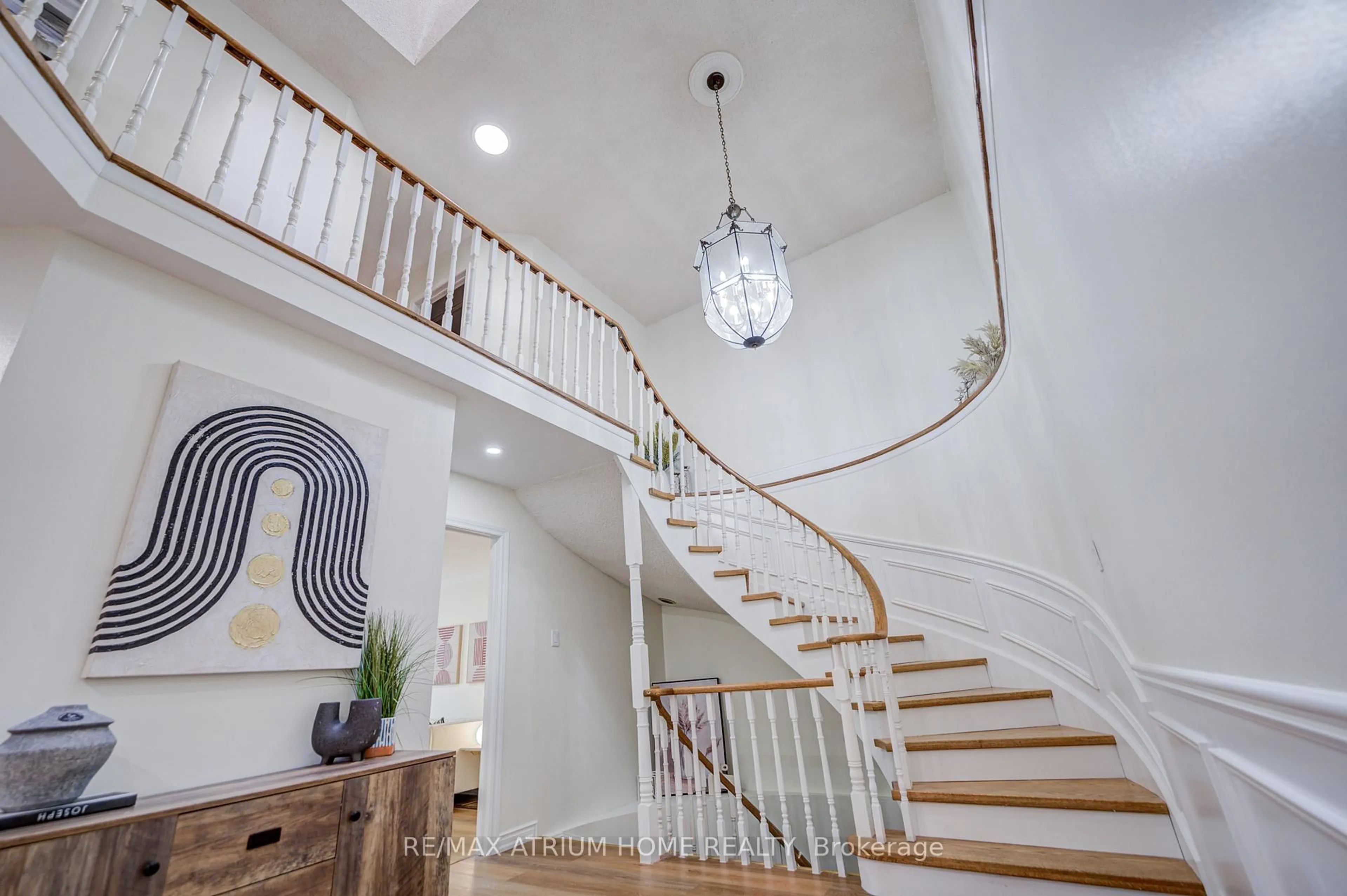Stairs for 77 Rosedale Heights Dr, Vaughan Ontario L4J 4T3