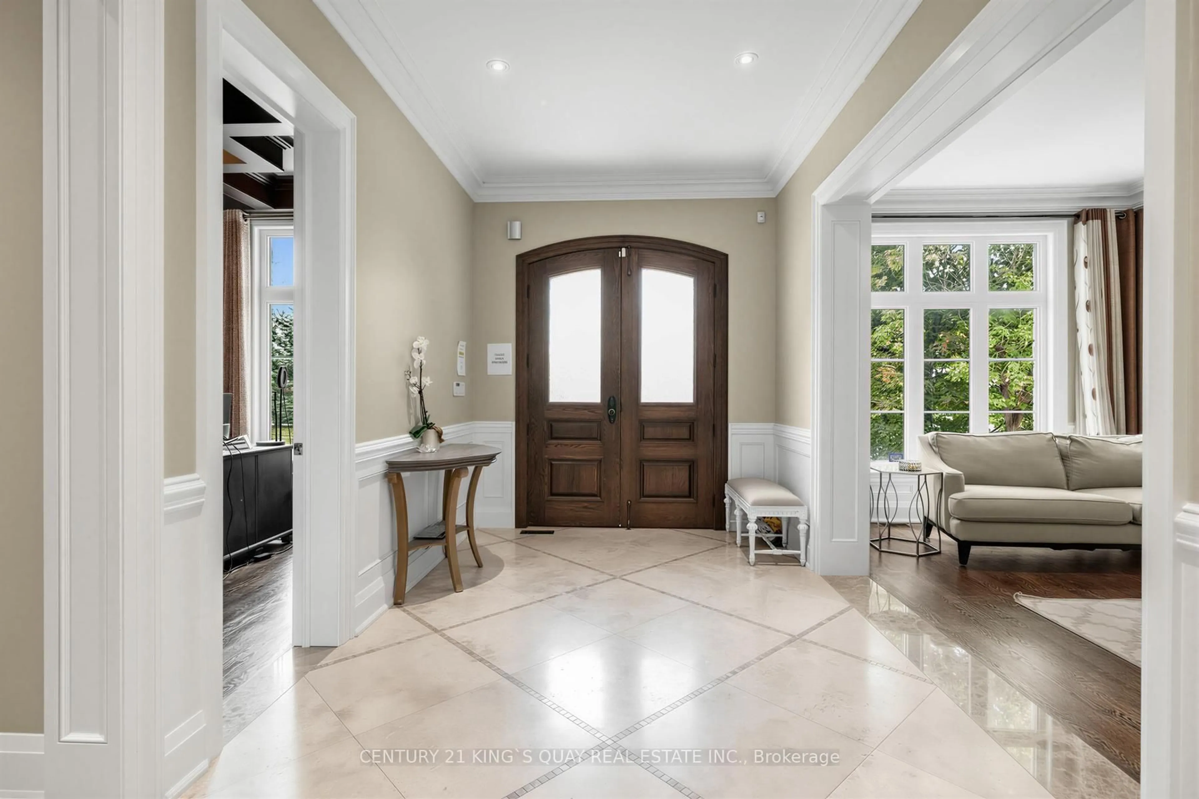 Indoor entryway for 58 spruce Ave, Richmond Hill Ontario L4C 6W1