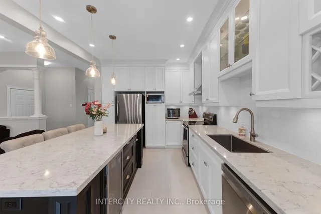 37 Redfinch Cres, Vaughan 4