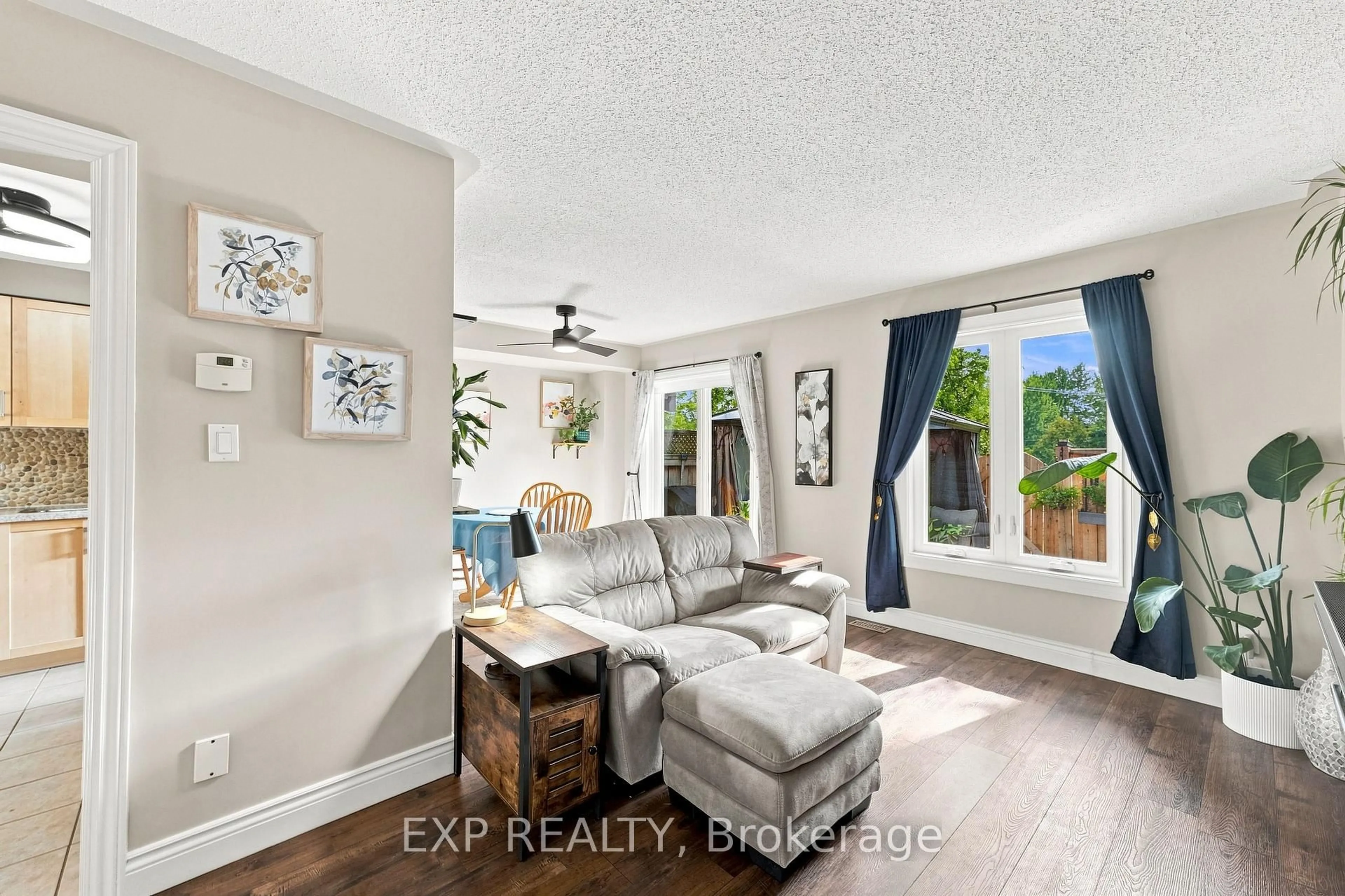 Living room with furniture, unknown for 275 Old Homestead Rd #16, Georgina Ontario L4P 4E9