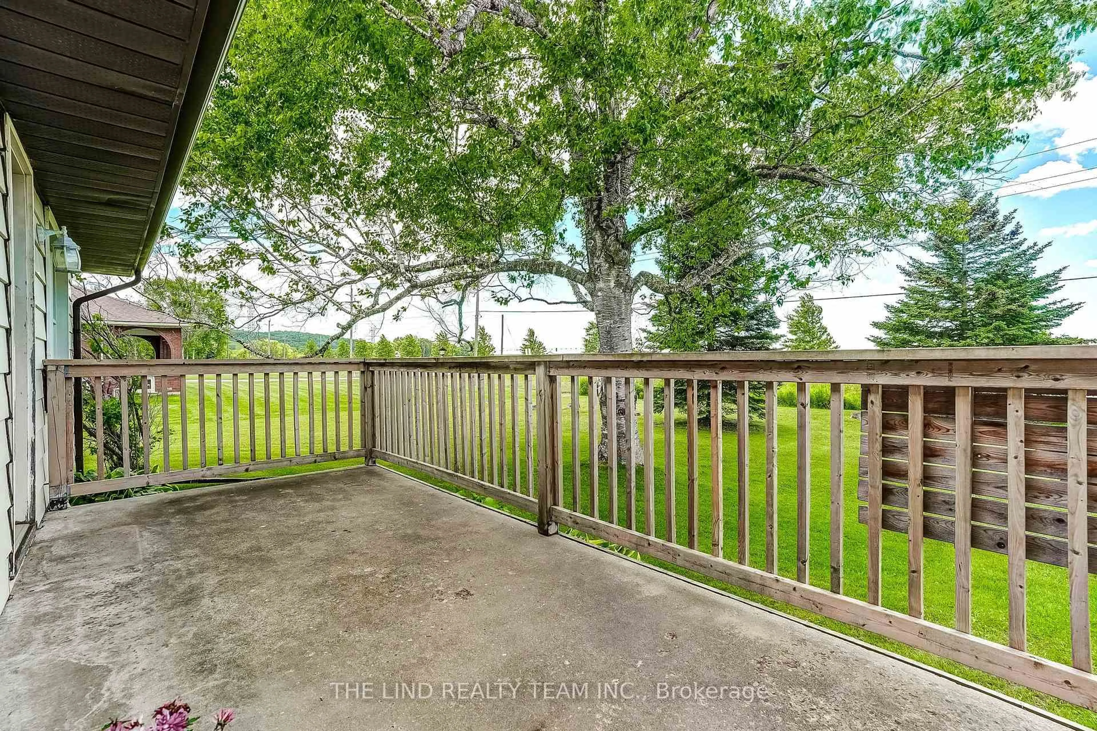 Patio, forest/trees view for 19505 Bathurst St, East Gwillimbury Ontario L3Y 4V9