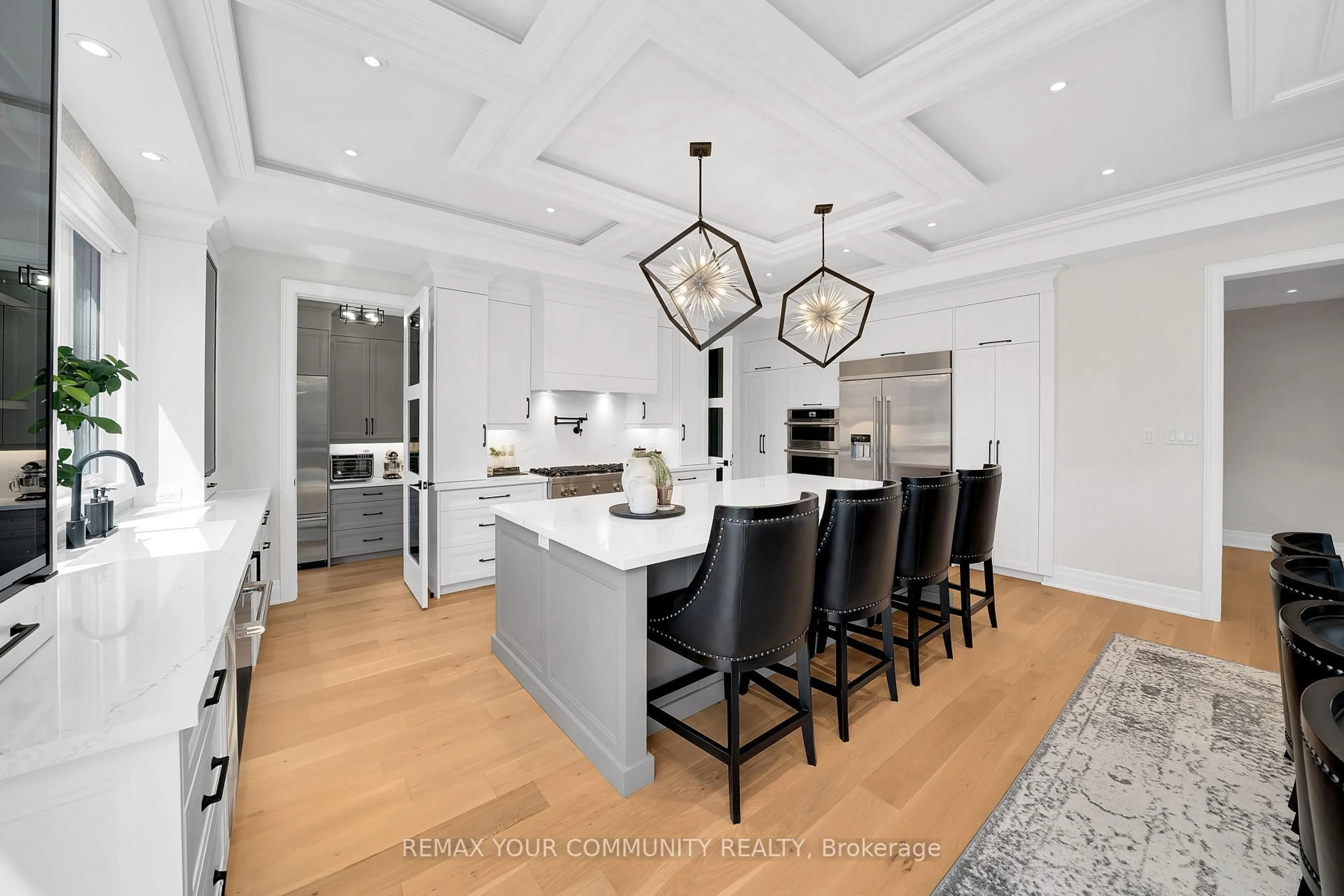 Open concept kitchen, ceramic/tile floor for 36 Arbordale Dr, Vaughan Ontario L4H 5K5