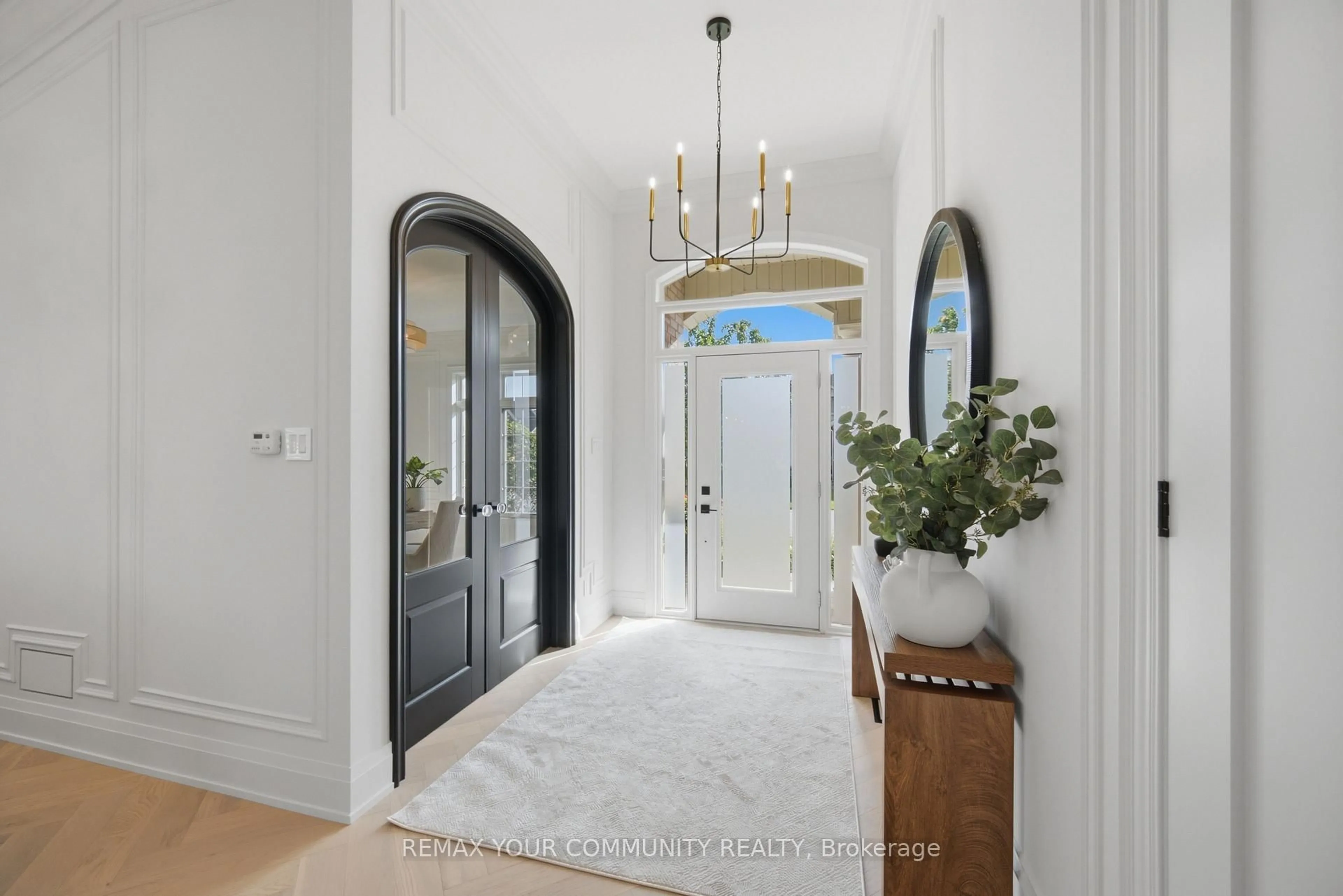 Indoor entryway for 2 Suggs Lane, Whitchurch-Stouffville Ontario L4A 0K6