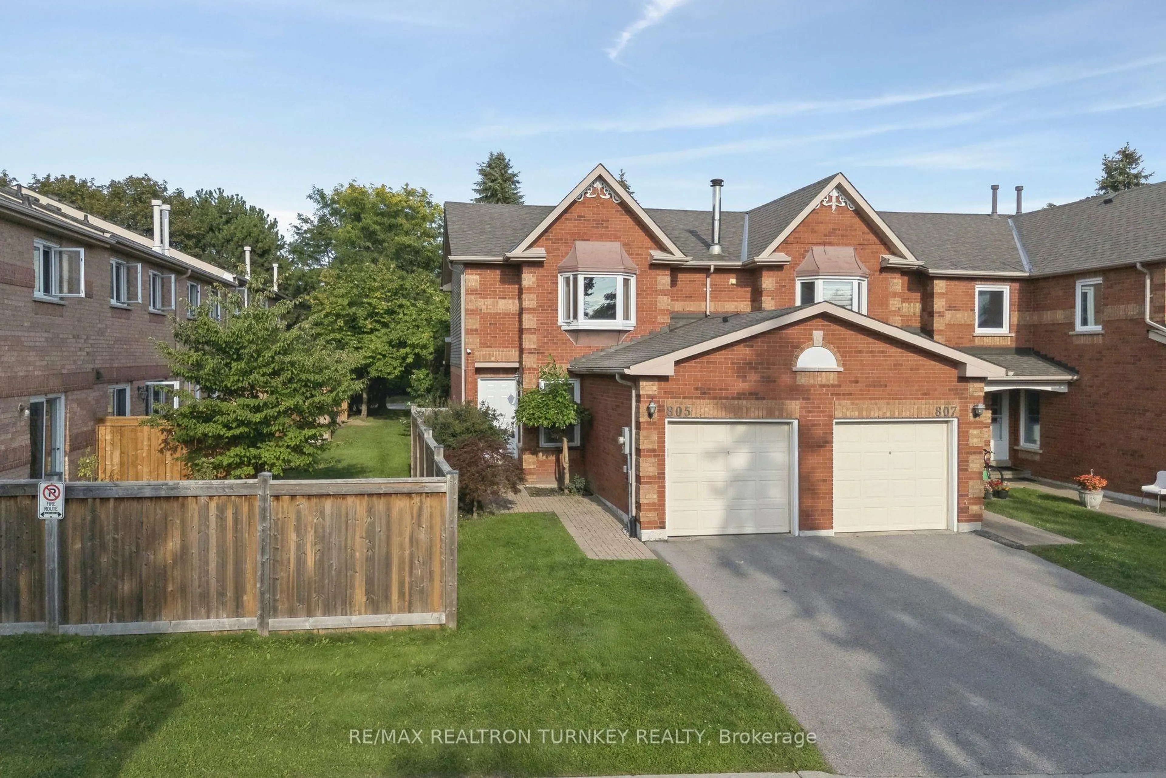 Unknown for 805 Playter Cres, Newmarket Ontario L3X 1W7