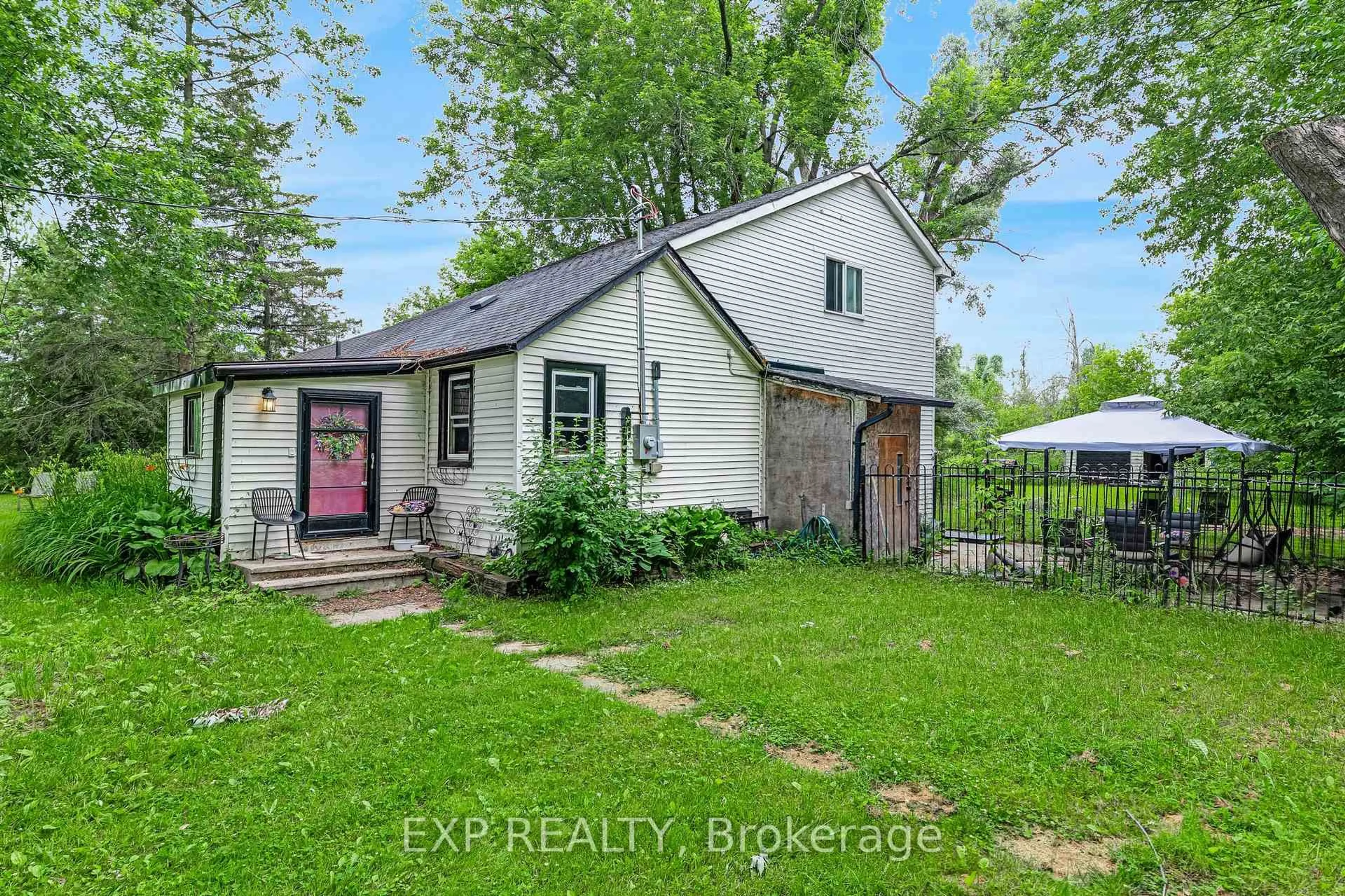 A pic from outside/outdoor area/front of a property/back of a property/a pic from drone, street for 1435 Thorah Concession Road 7, Brock Ontario L0K 1A0
