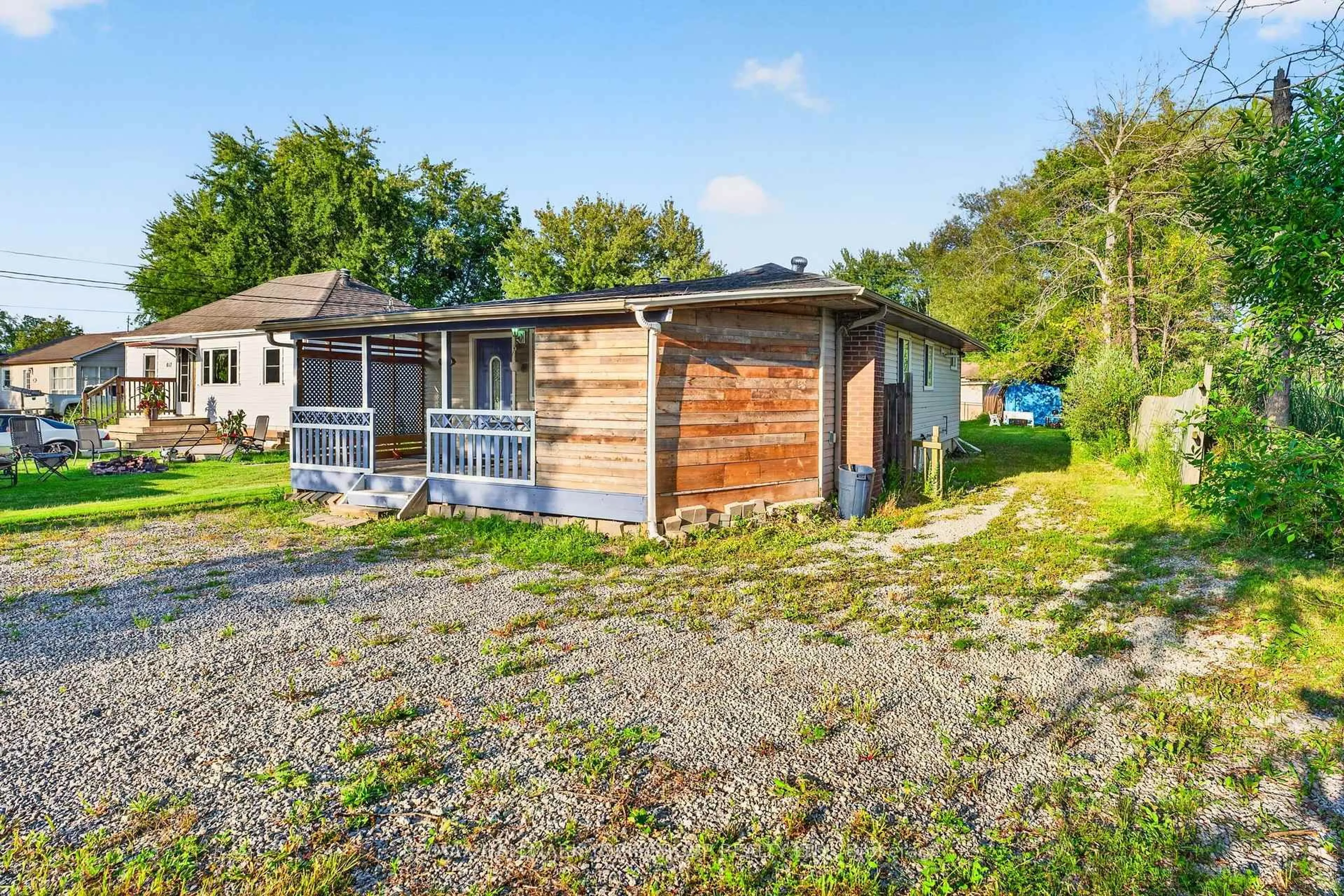 Shed for 815 Lagoon Dr, Georgina Ontario L0E 1S0