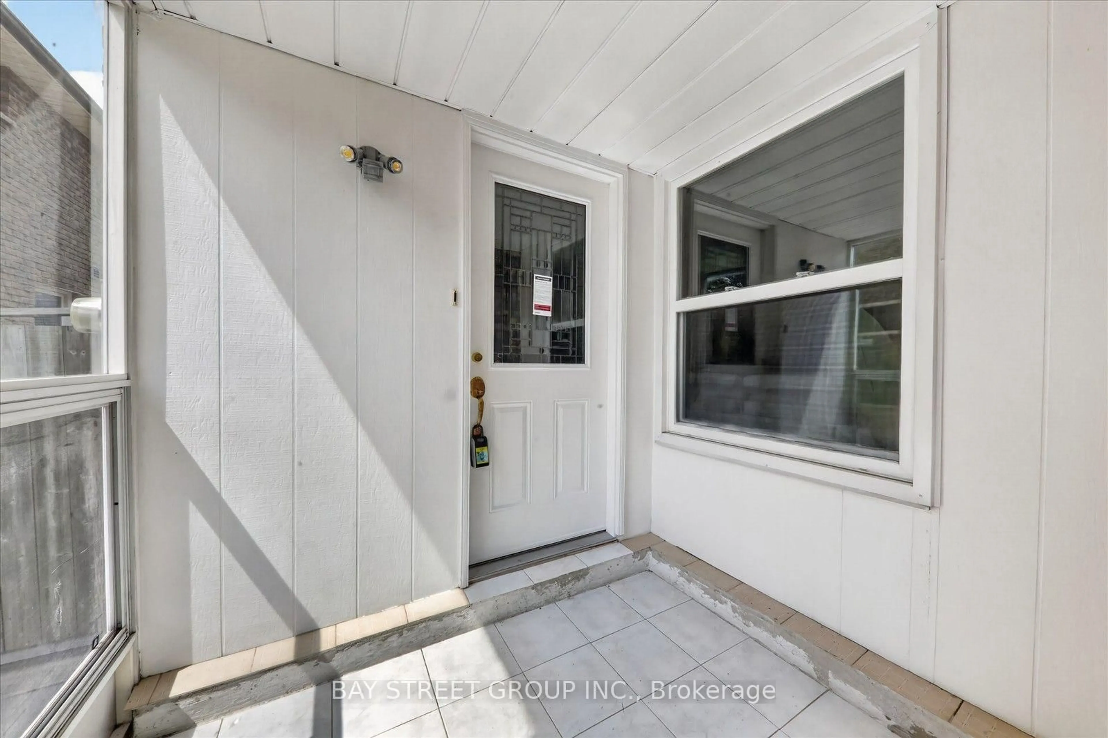 Indoor entryway for 44 Maitland Dr, Markham Ontario L3R 4M7