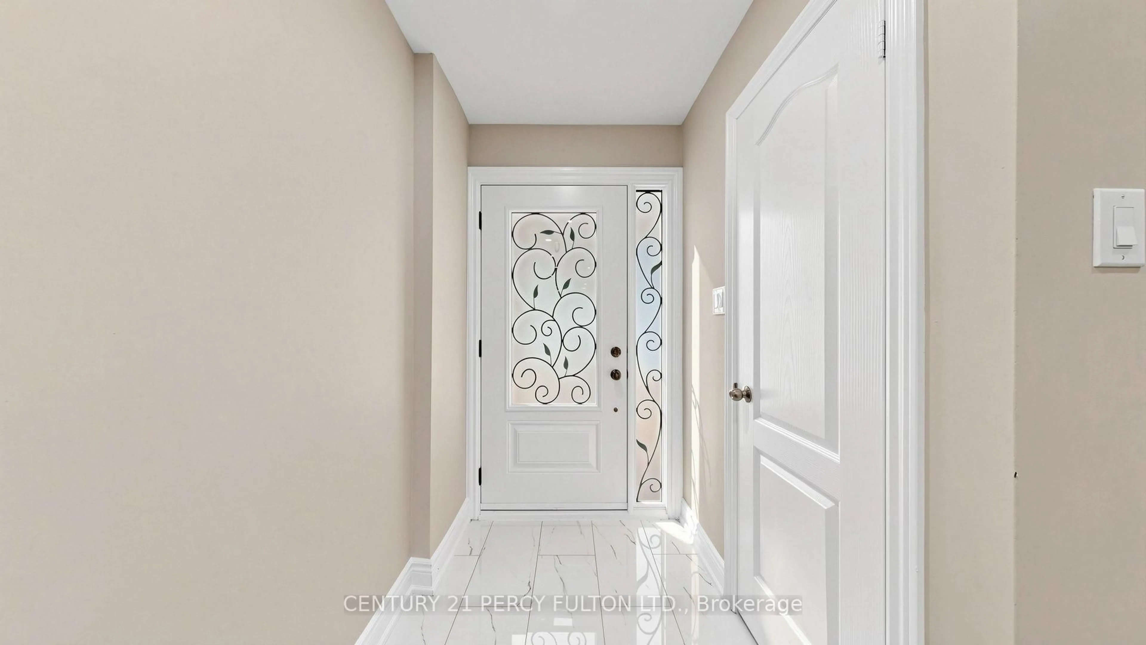 Indoor entryway for 70 Knightsbridge Way #33, Markham Ontario L3P 3W5