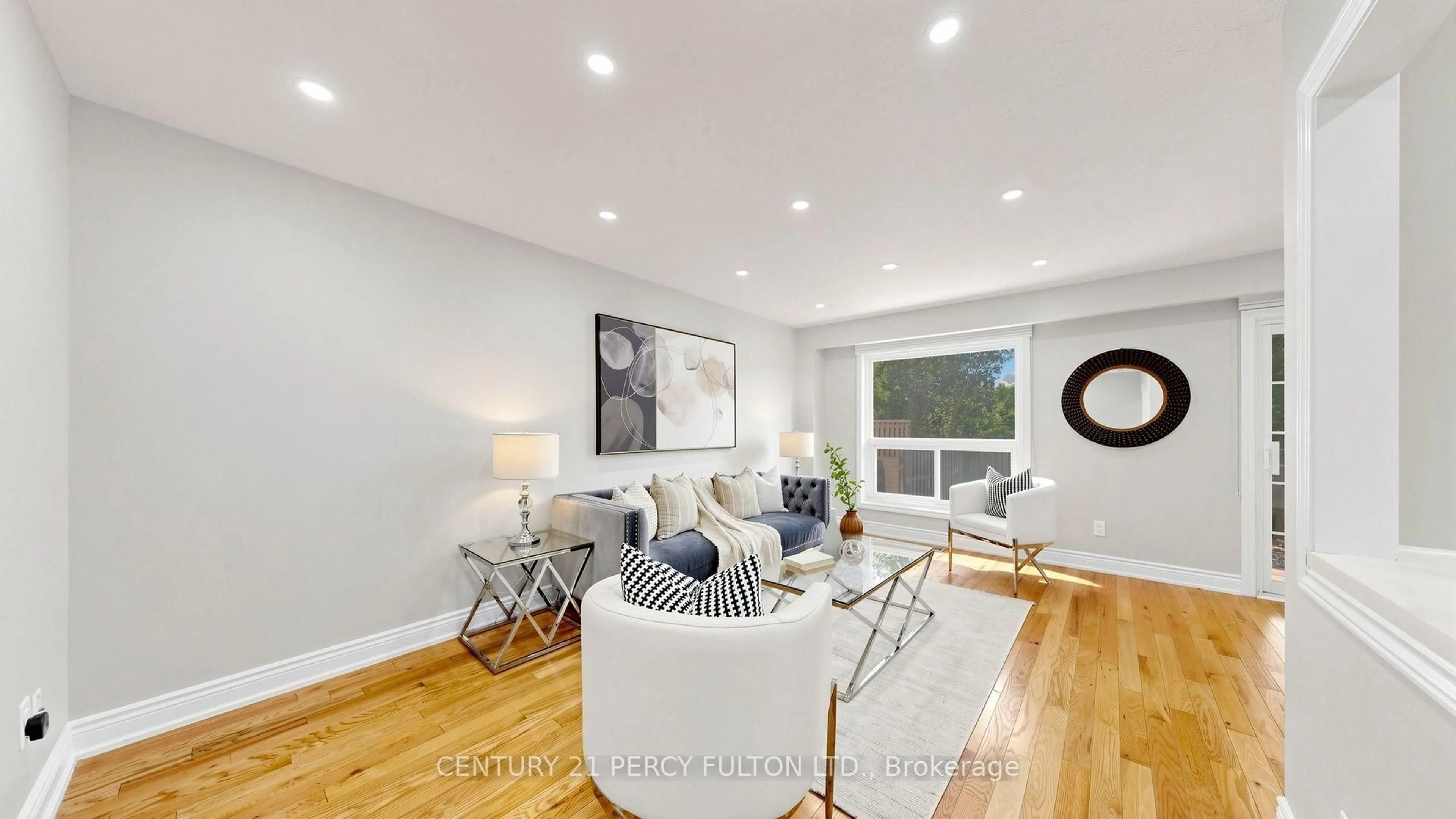 Living room with furniture, wood/laminate floor for 70 Knightsbridge Way #33, Markham Ontario L3P 3W5