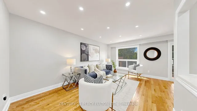 70 Knightsbridge Way, Markham 4