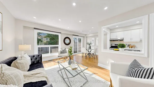 70 Knightsbridge Way, Markham 5