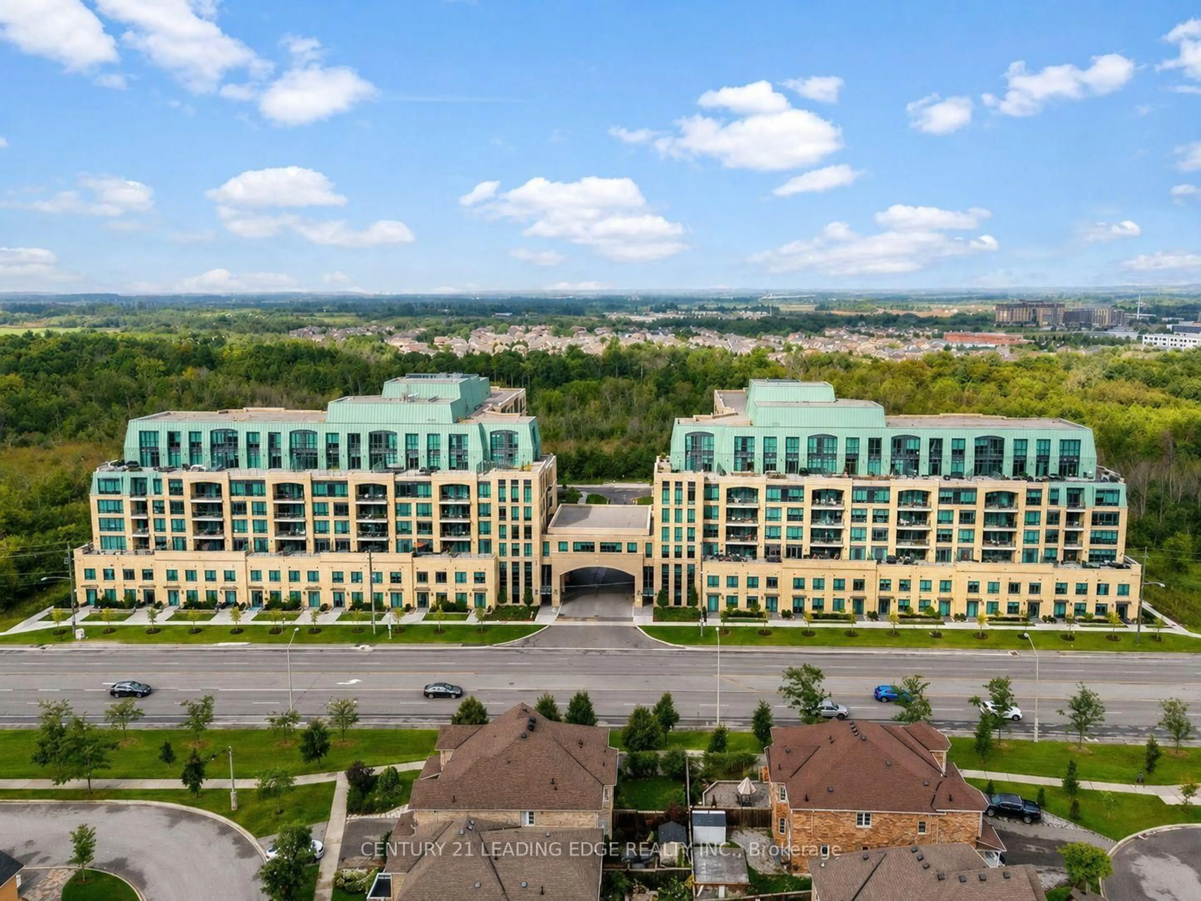 A pic from outside/outdoor area/front of a property/back of a property/a pic from drone, city buildings view from balcony for 11750 Ninth Line #425, Whitchurch-Stouffville Ontario L4A 5G1