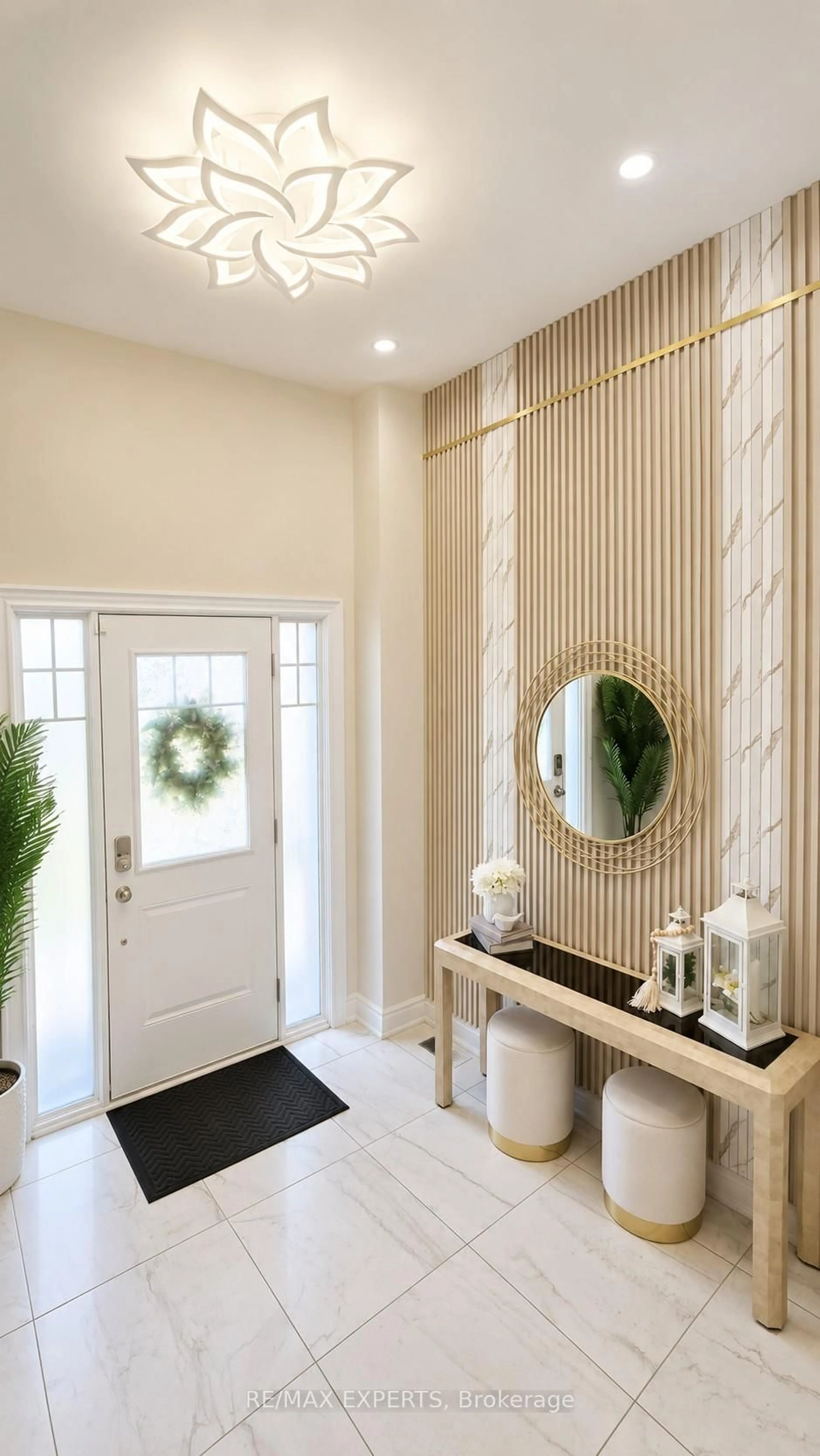 Indoor entryway for 68 Lorne Thomas Pl, New Tecumseth Ontario L9R 0V8