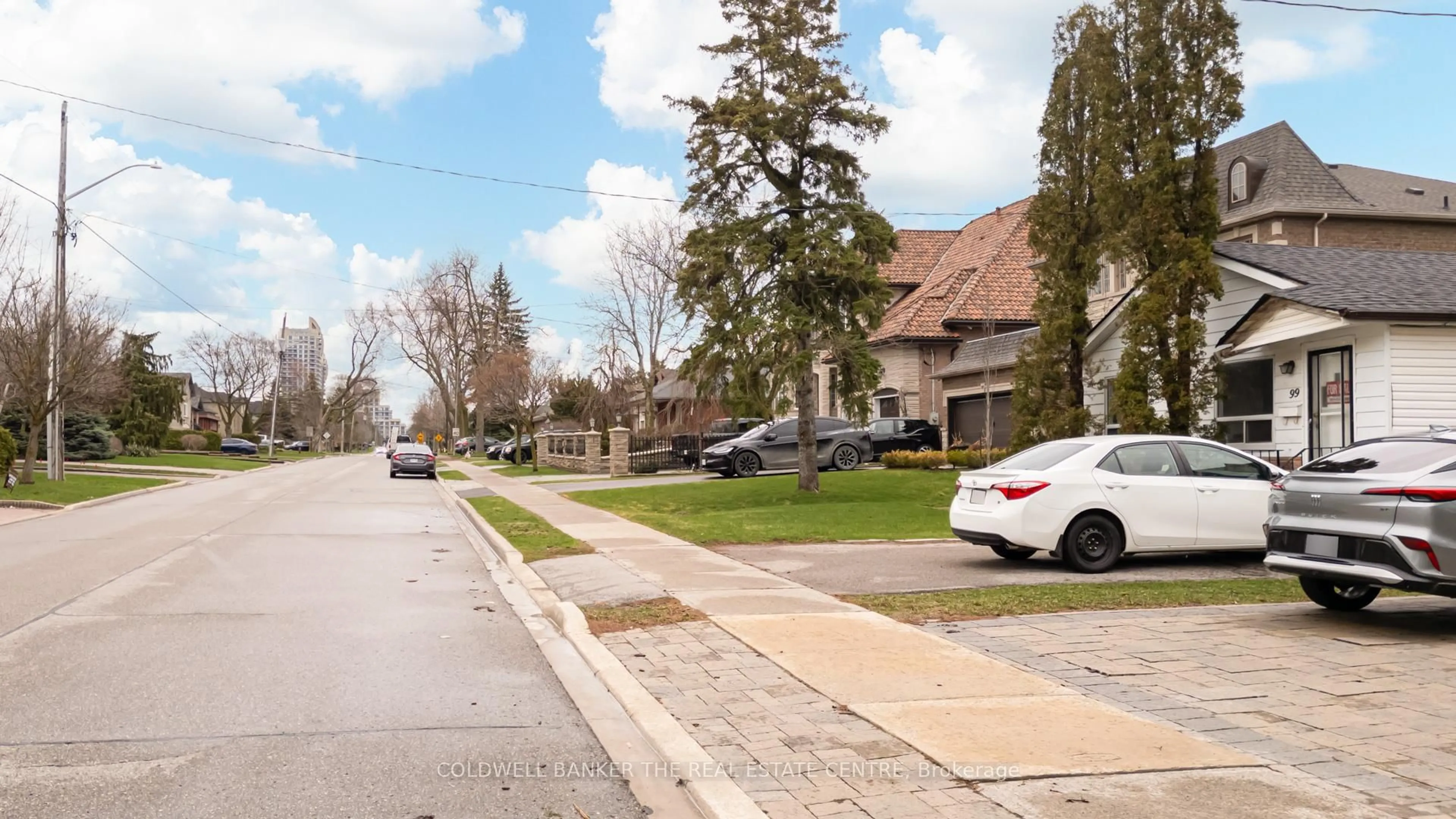 Blurry image for 99 Spruce Ave, Richmond Hill Ontario L4C 6V9