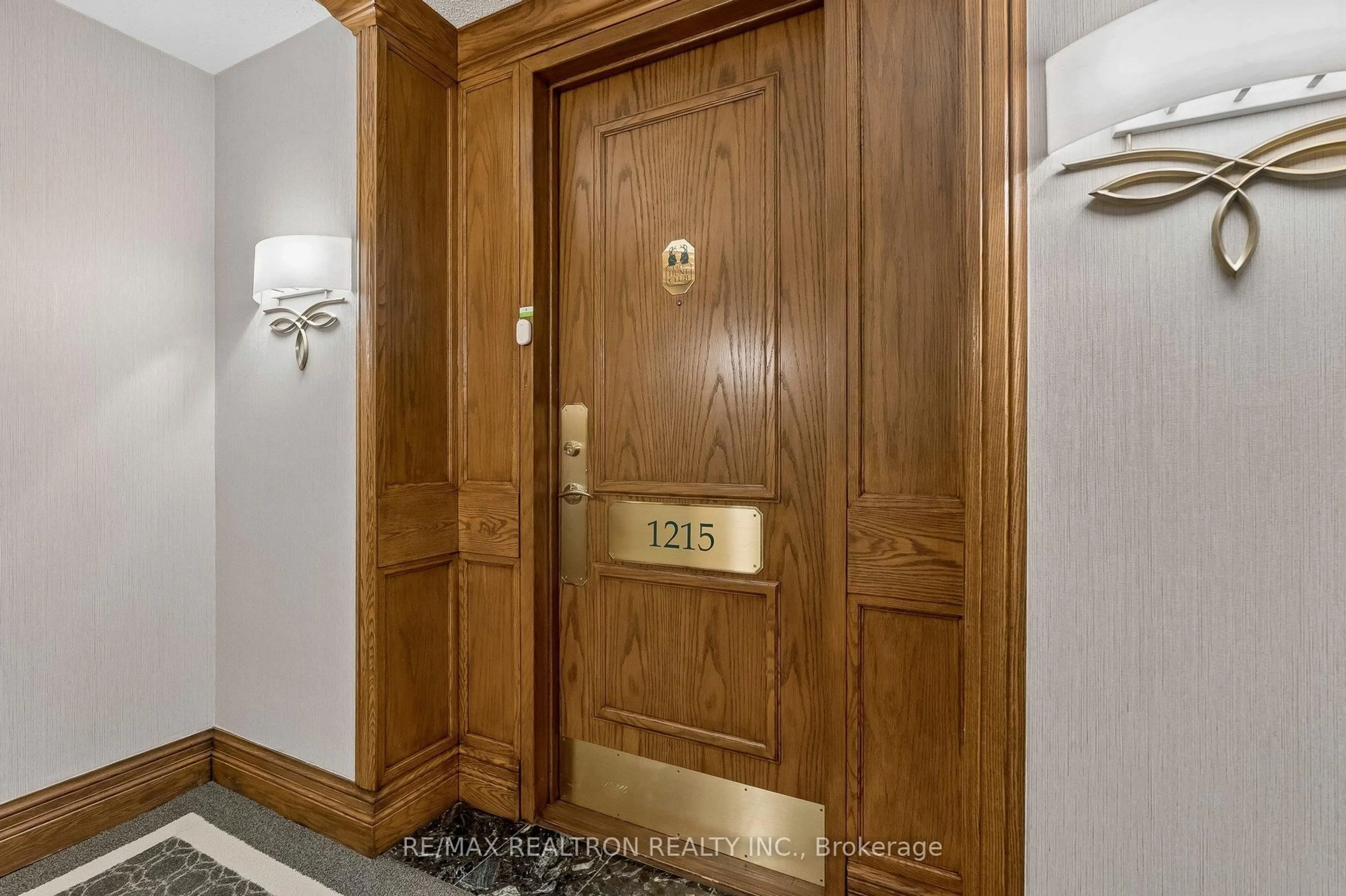 Indoor foyer for 610 Bullock Dr #1215, Markham Ontario L3R 0G1