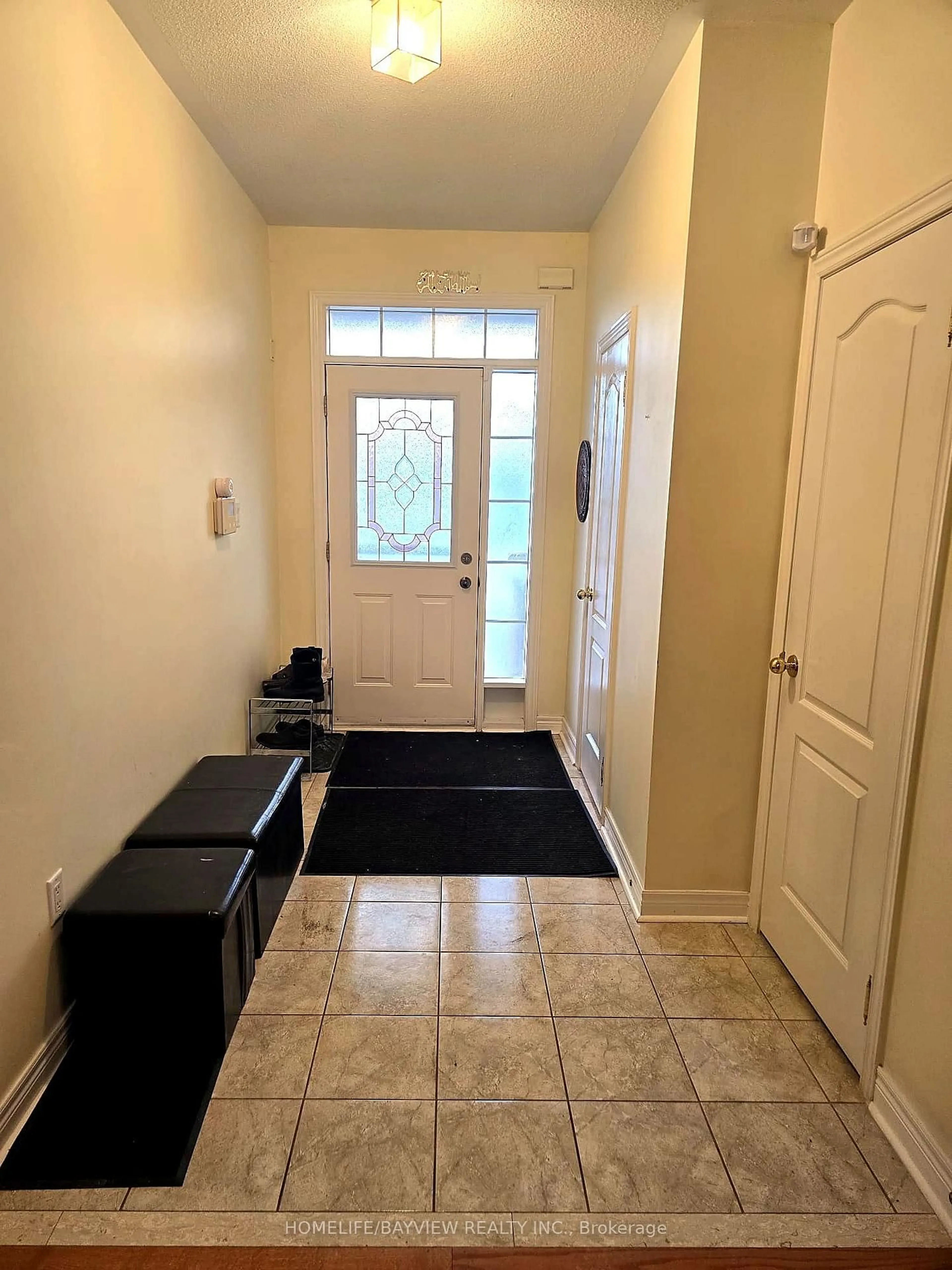 Indoor entryway for 8 Townwood Dr #7, Richmond Hill Ontario L4E 4Y1