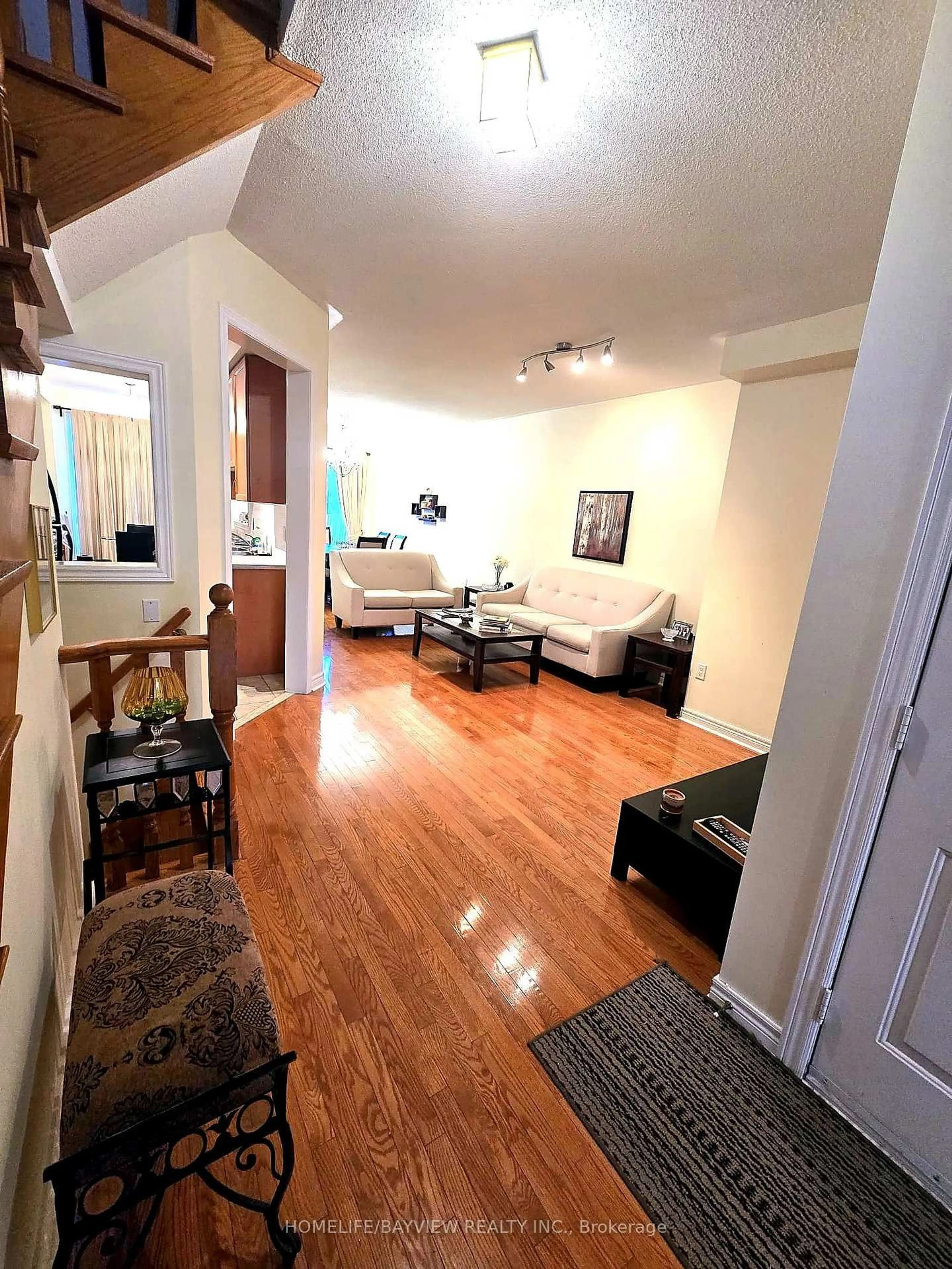 Living room with furniture, wood/laminate floor for 8 Townwood Dr #7, Richmond Hill Ontario L4E 4Y1