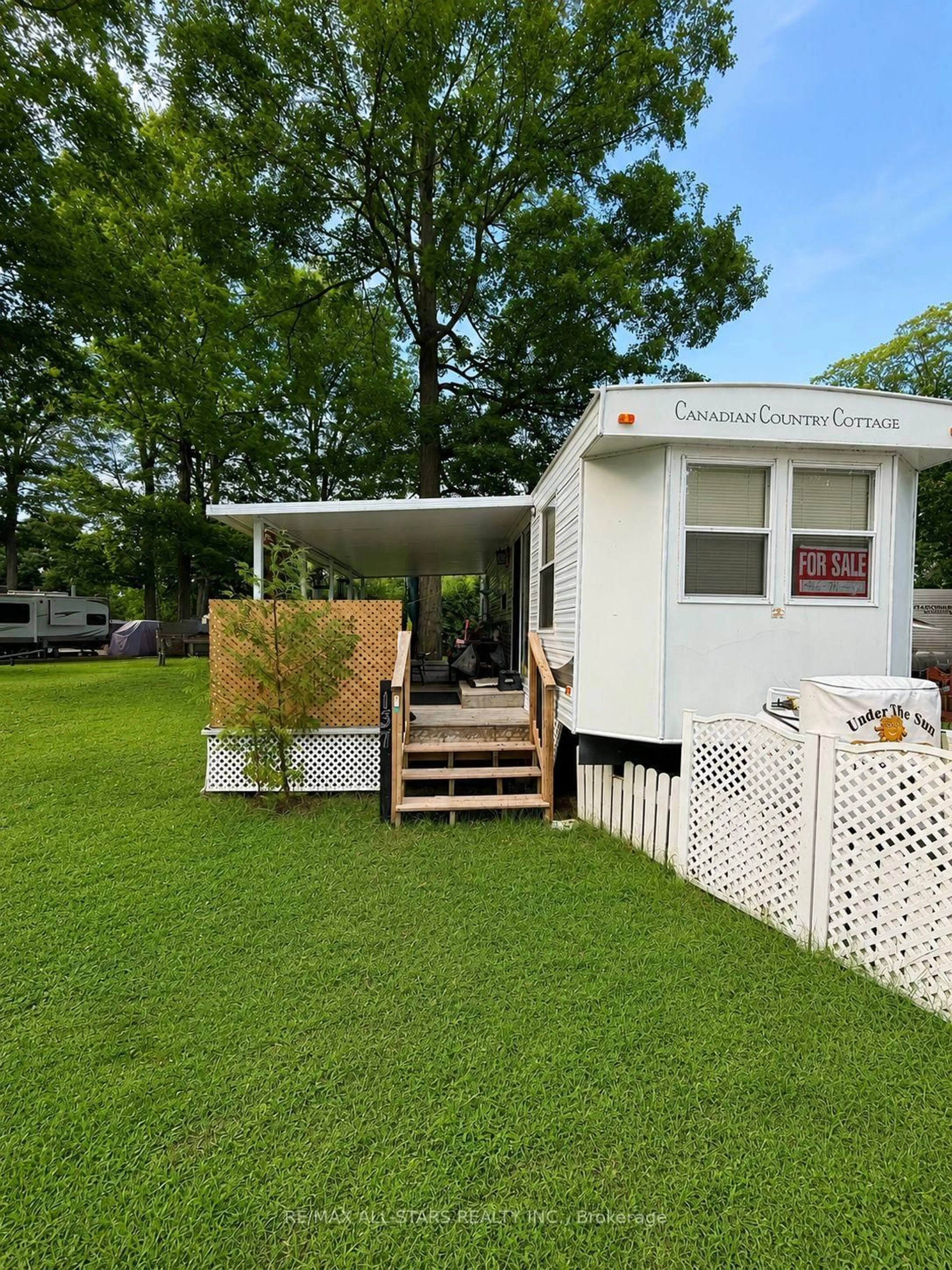 Home with vinyl exterior material, unknown for 285 Crydermans Sdrd #137, Georgina Ontario L0E 1A0