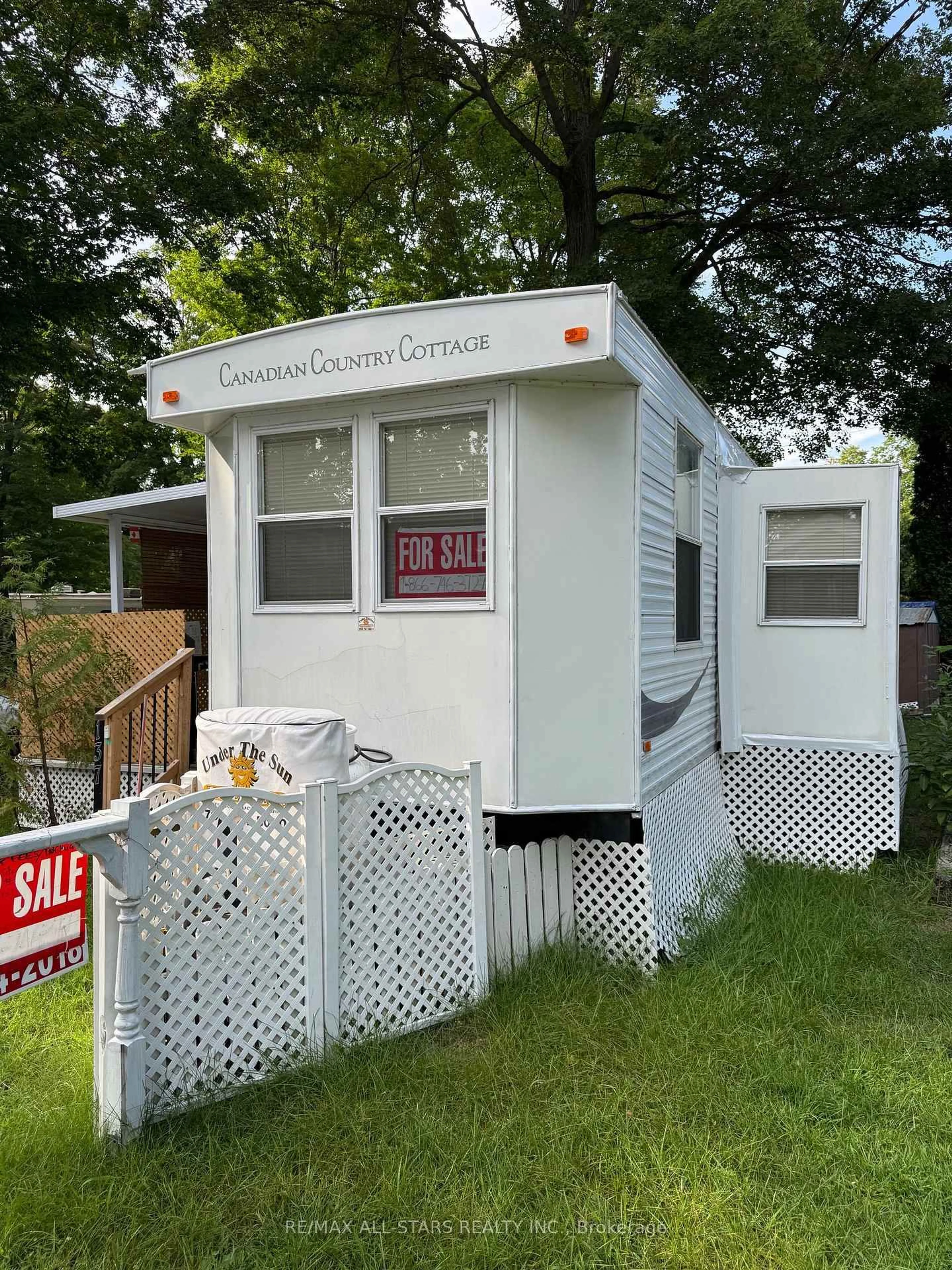 Home with vinyl exterior material, street for 285 Crydermans Sdrd #137, Georgina Ontario L0E 1A0
