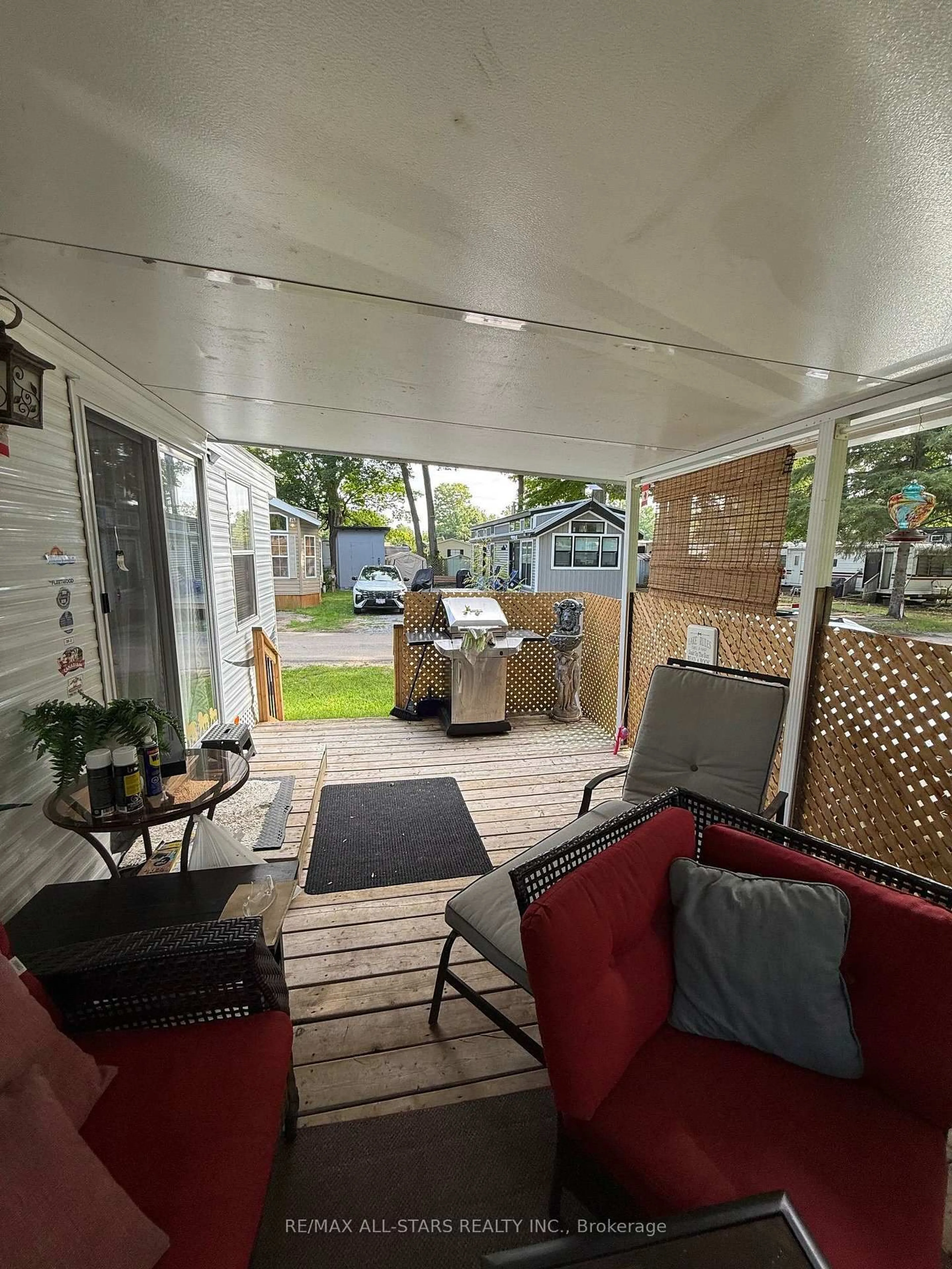 Patio, street for 285 Crydermans Sdrd #137, Georgina Ontario L0E 1A0
