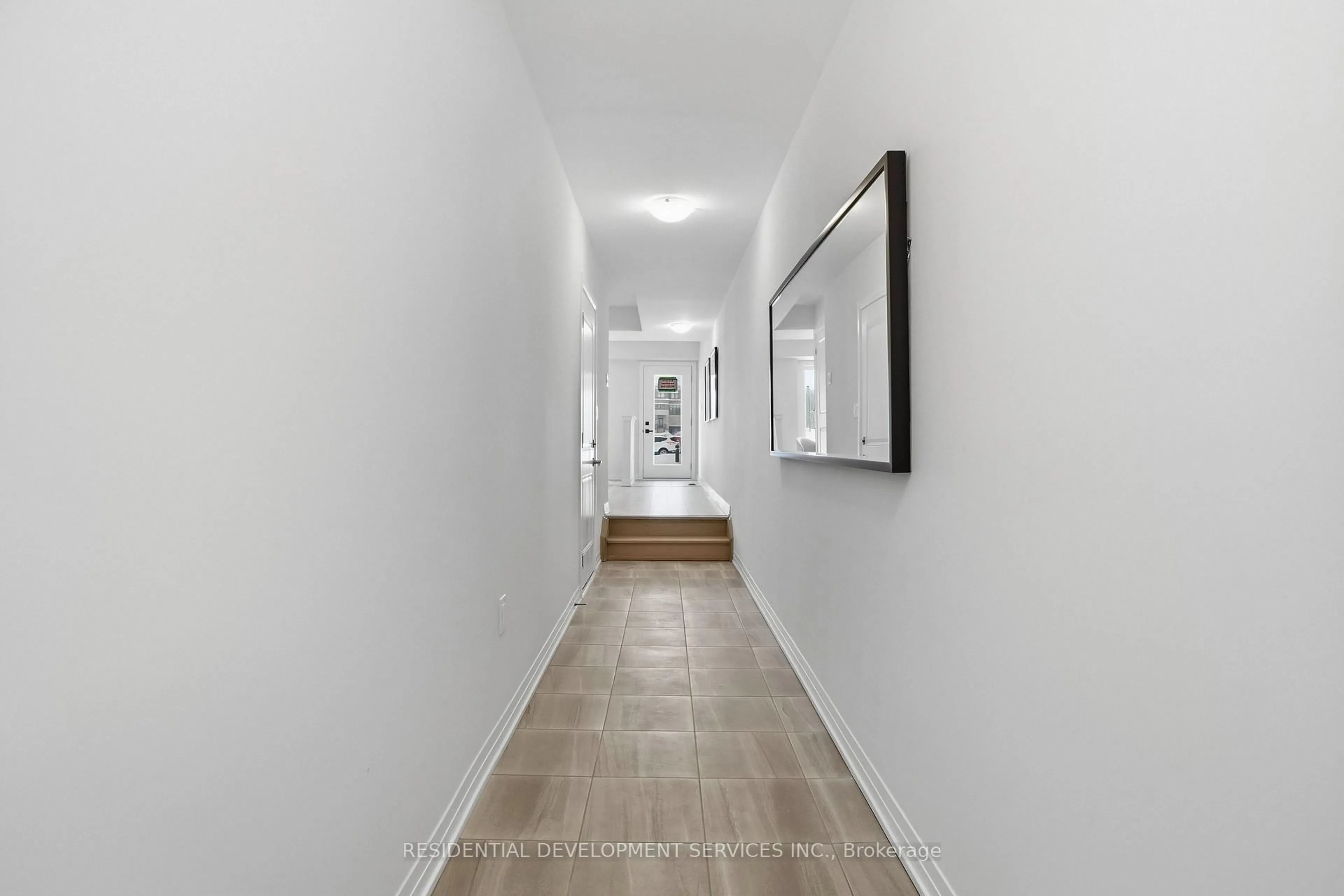 Indoor foyer for 47 George Bales Lane, Richmond Hill Ontario L4S 0P9
