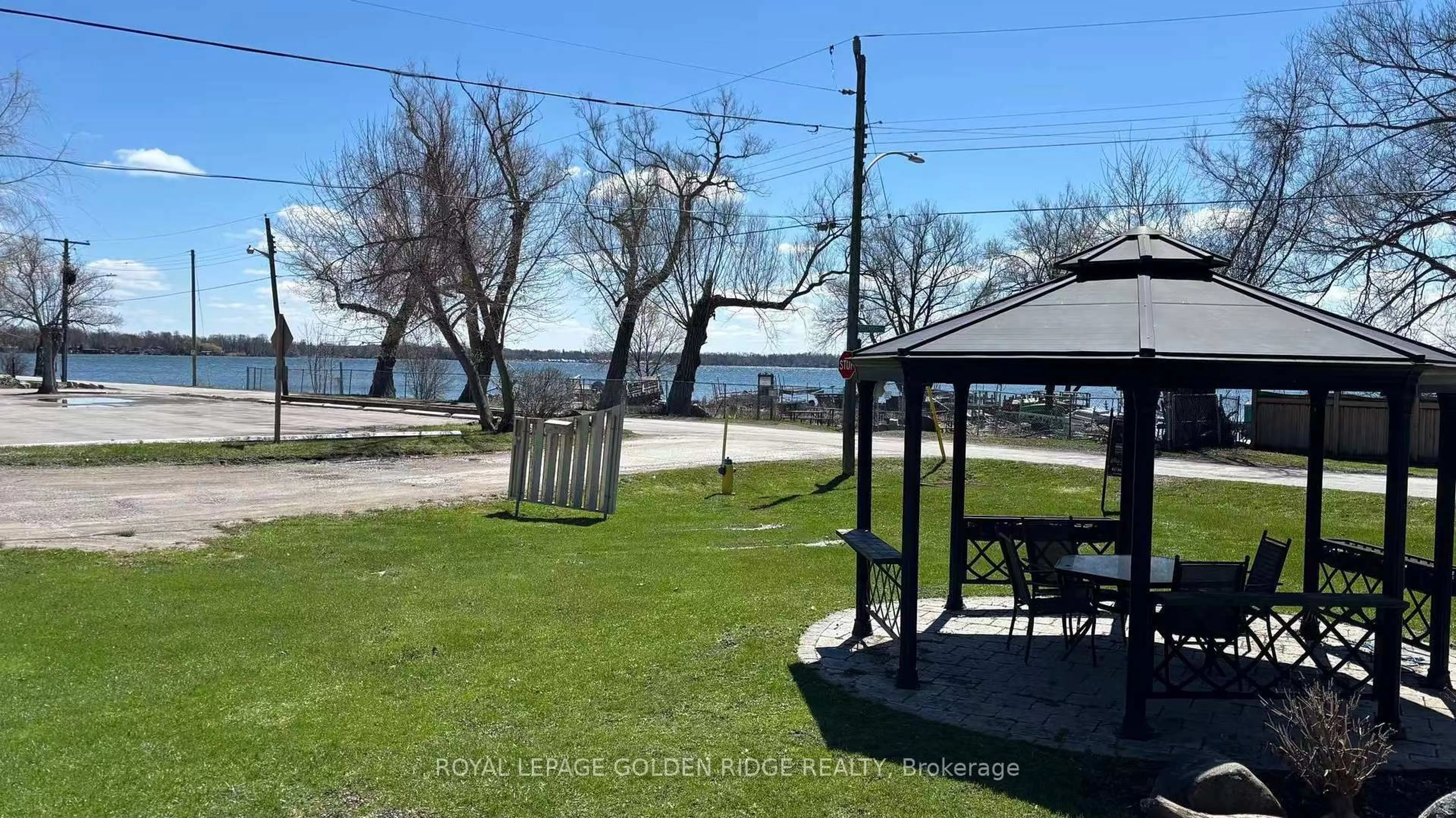 Patio, water/lake/river/ocean view for 19 Lake Dr, Georgina Ontario L4P 1A2