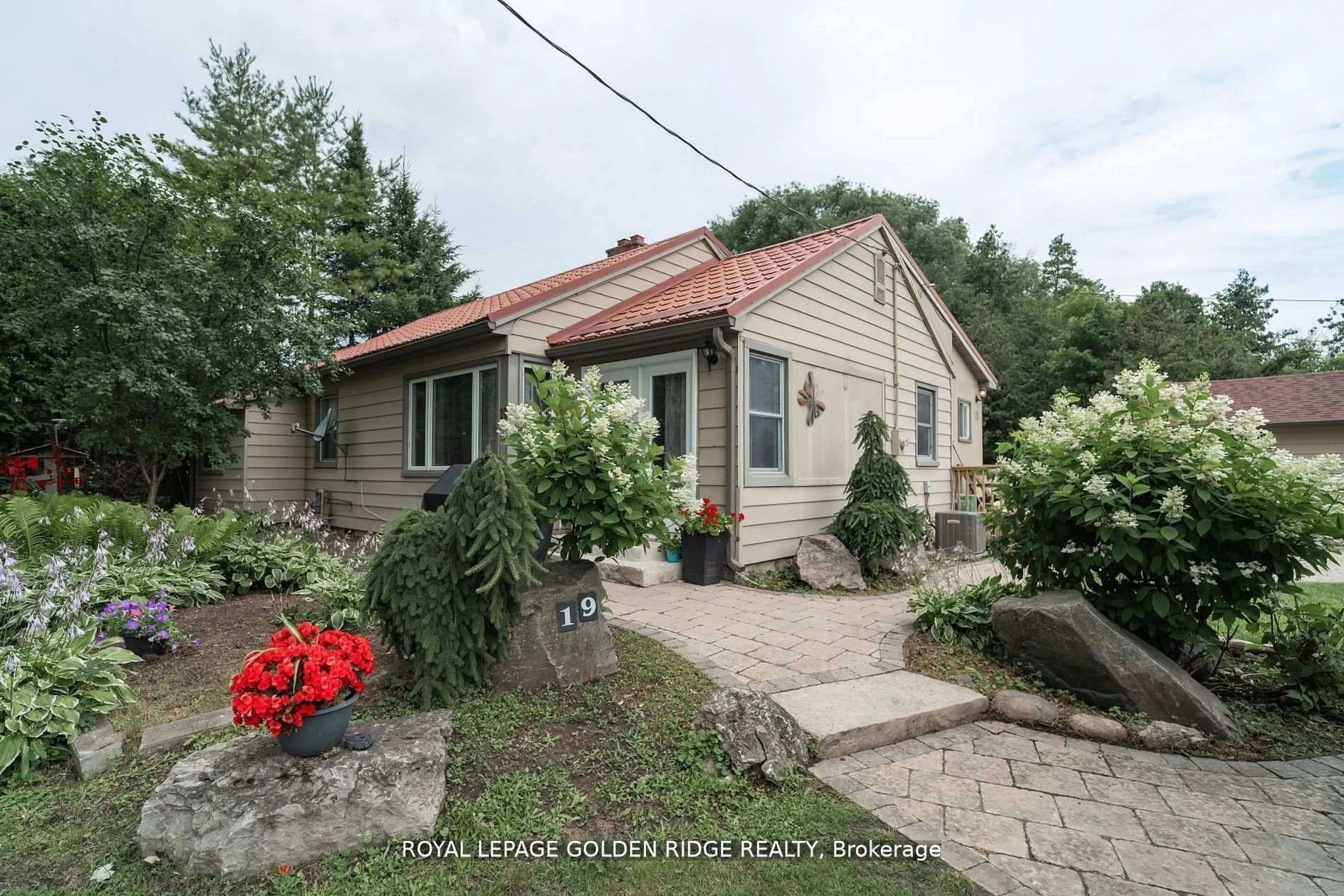 Unknown for 19 Lake Dr, Georgina Ontario L4P 1A2