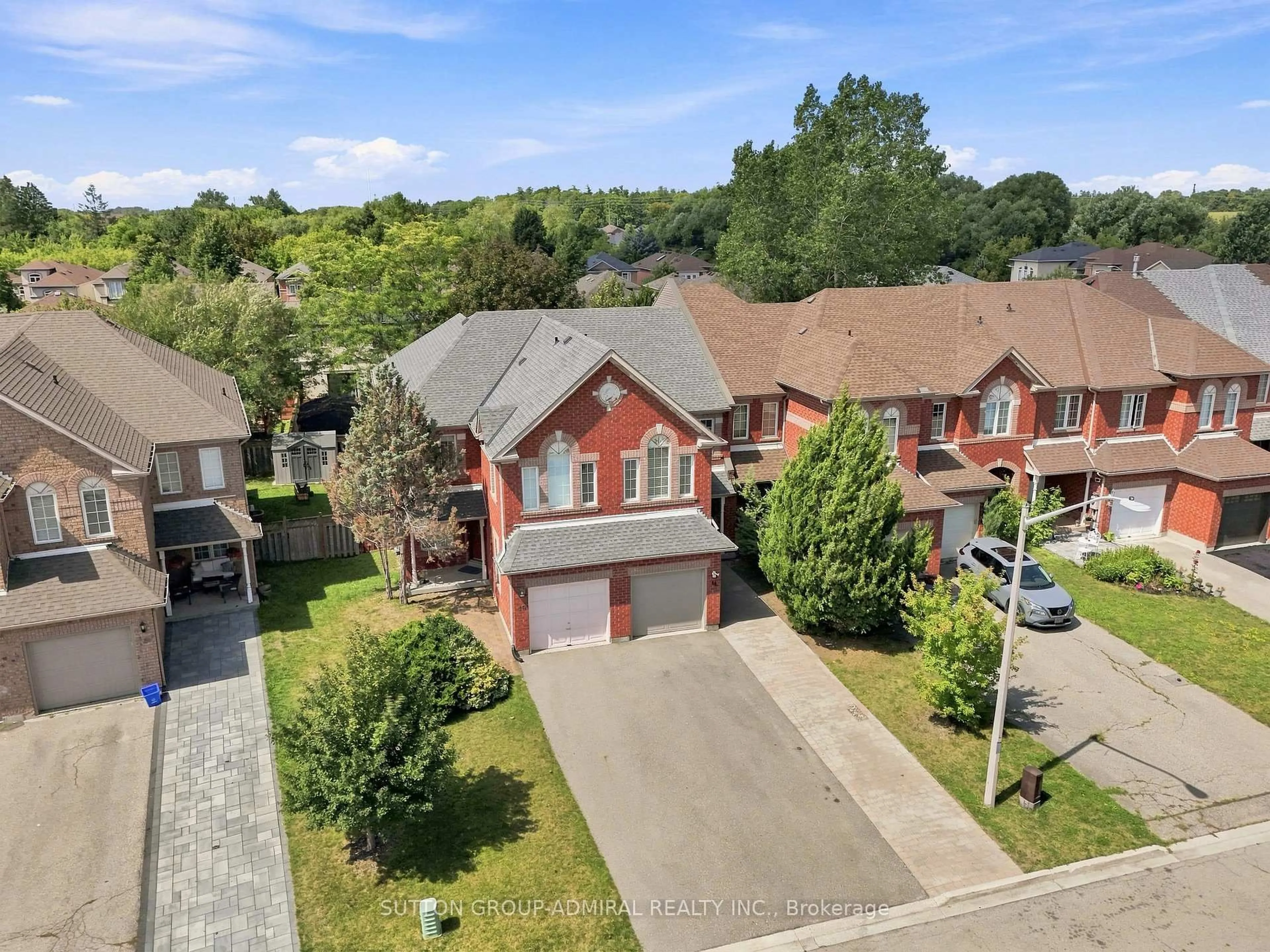 A pic from outside/outdoor area/front of a property/back of a property/a pic from drone, street for 14 Craddock St, Vaughan Ontario L6A 2S1