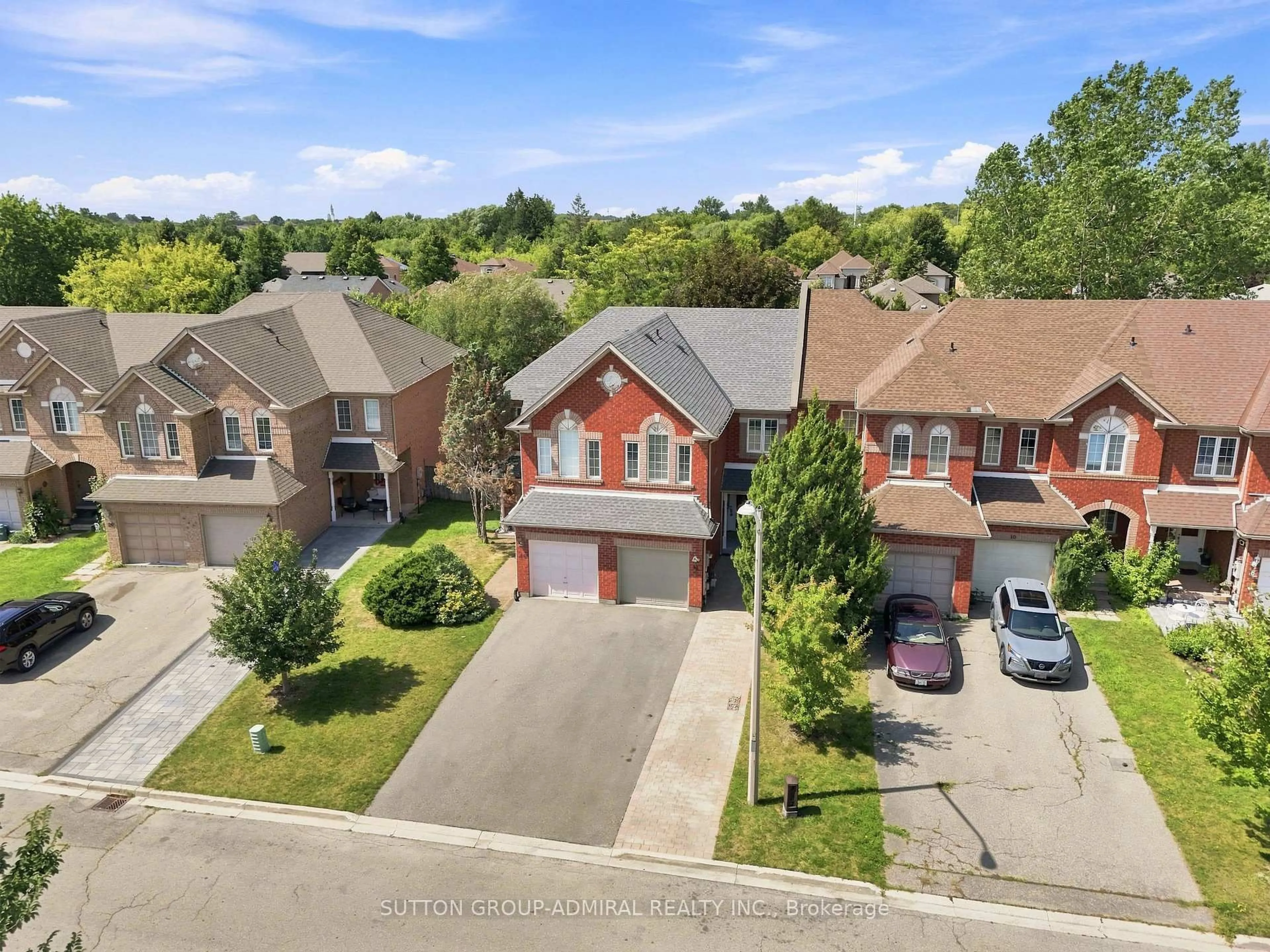 A pic from outside/outdoor area/front of a property/back of a property/a pic from drone, street for 14 Craddock St, Vaughan Ontario L6A 2S1