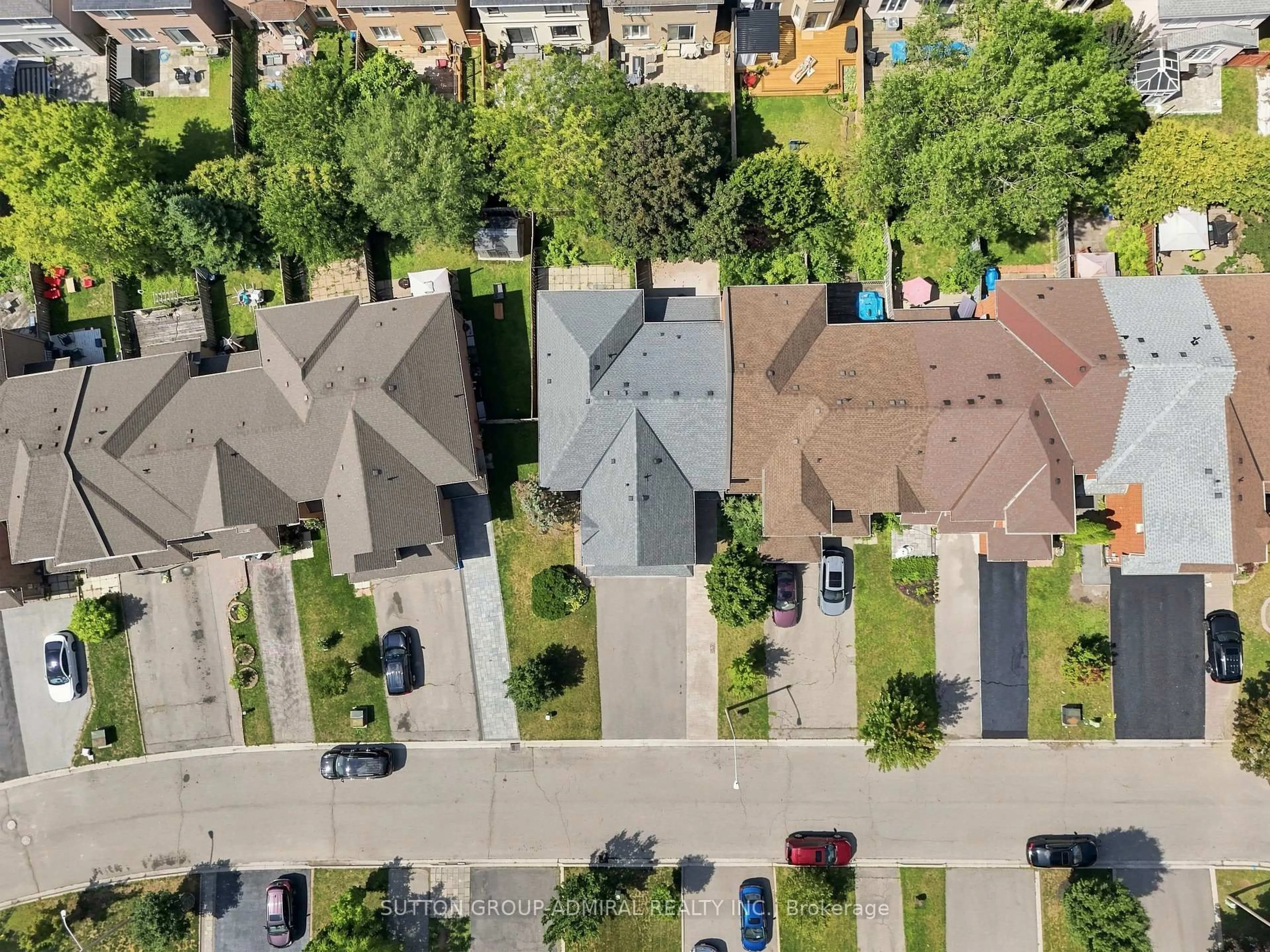 A pic from outside/outdoor area/front of a property/back of a property/a pic from drone, street for 14 Craddock St, Vaughan Ontario L6A 2S1